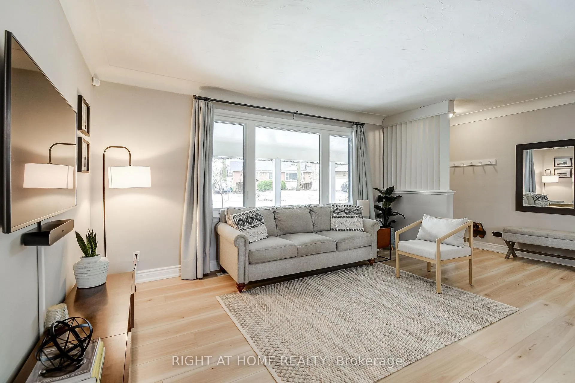 Photo 5 of 1300 Princeton Crescent, Burlington, Mountainside — HOMEH
