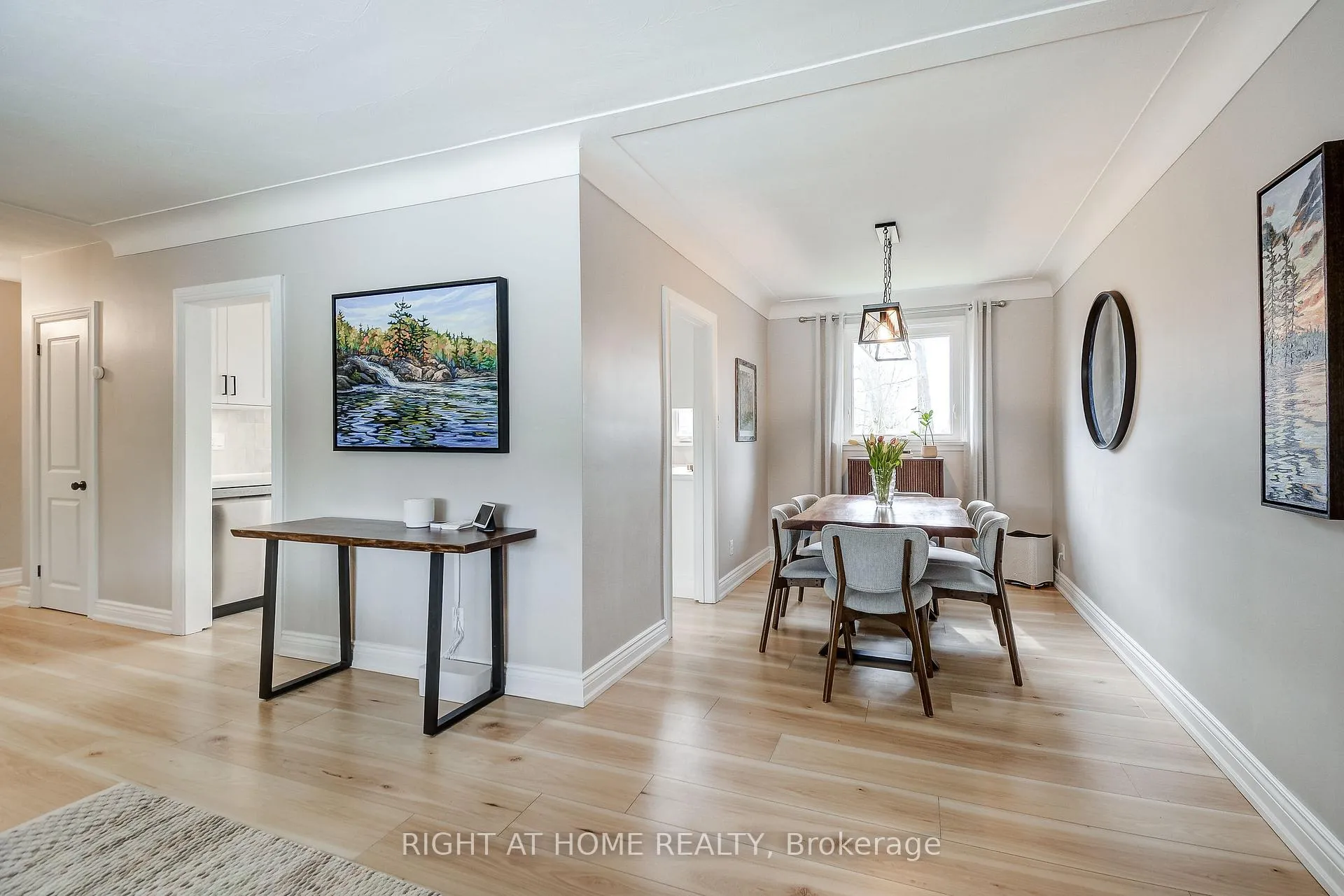 Photo 6 of 1300 Princeton Crescent, Burlington, Mountainside — HOMEH
