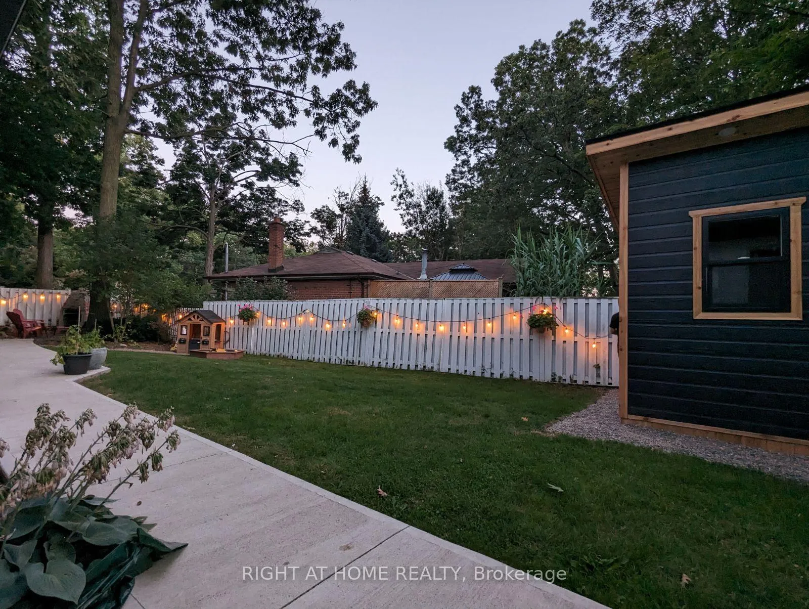 Photo 12 of 1300 Princeton Crescent, Burlington, Mountainside — HOMEH