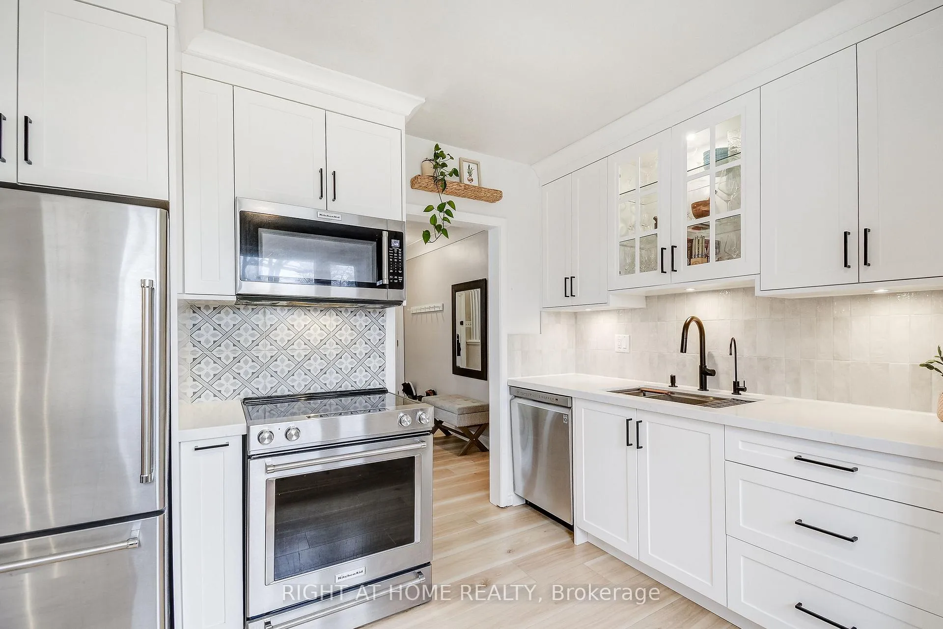 Photo 20 of 1300 Princeton Crescent, Burlington, Mountainside — HOMEH