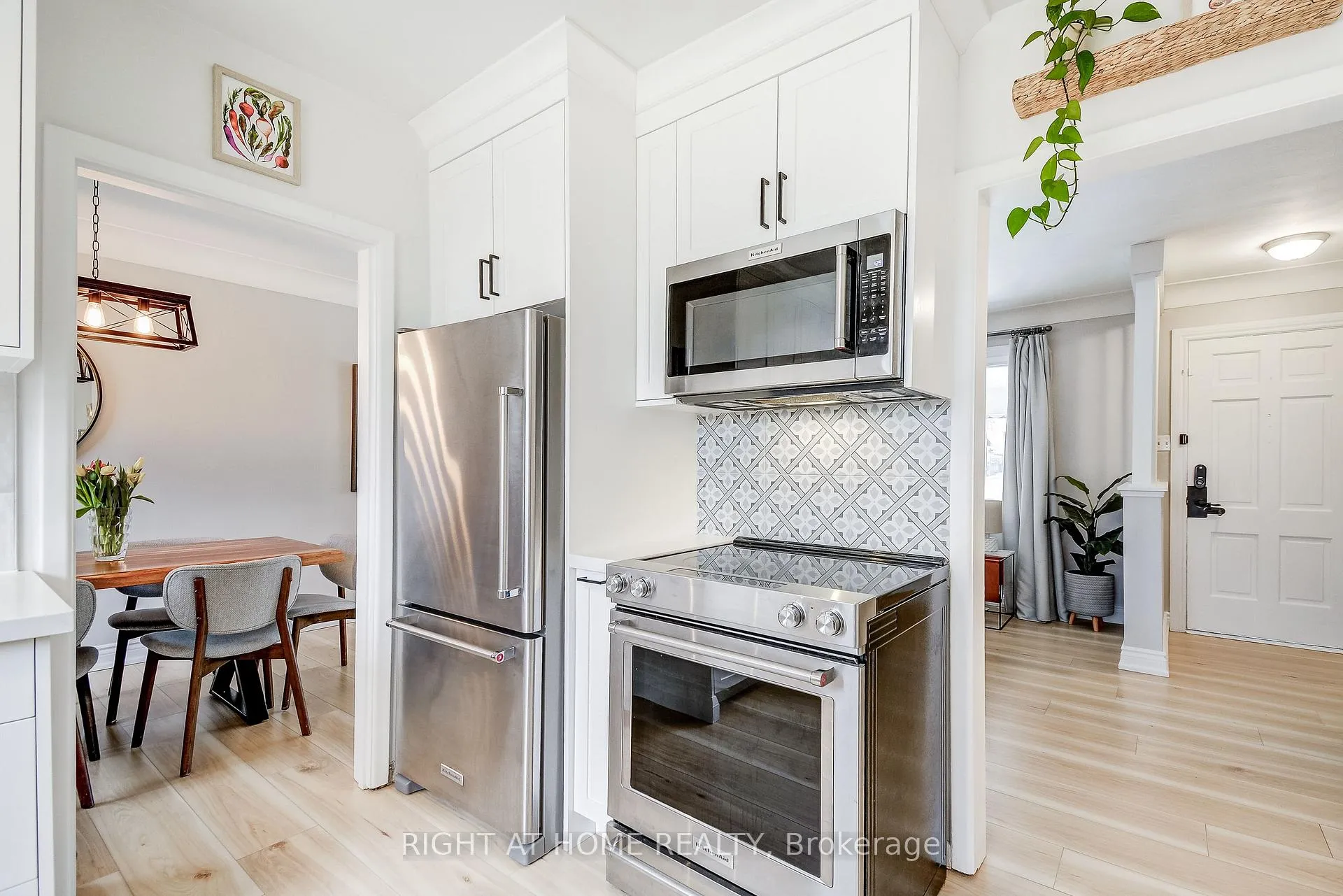 Photo 21 of 1300 Princeton Crescent, Burlington, Mountainside — HOMEH