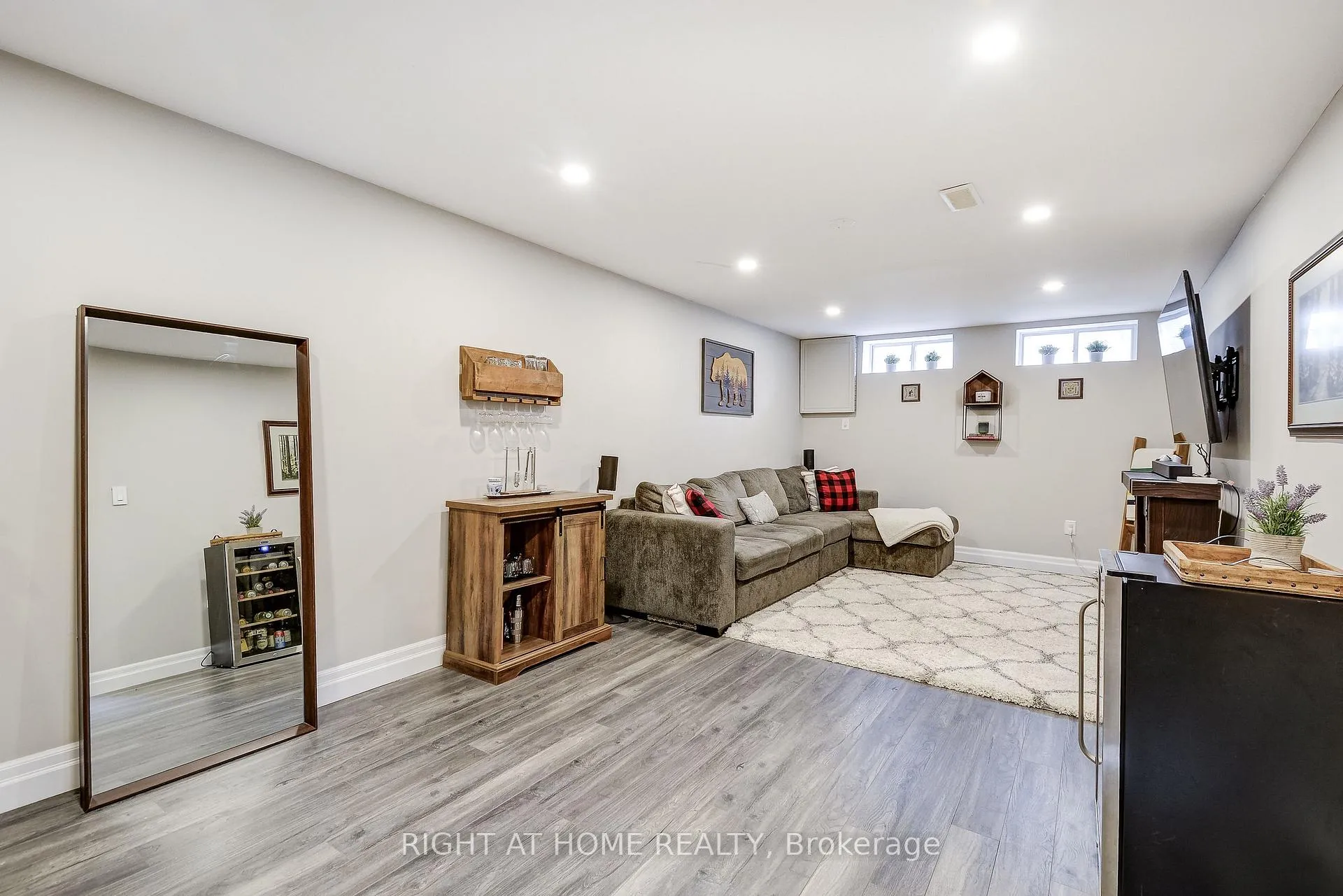 Photo 27 of 1300 Princeton Crescent, Burlington, Mountainside — HOMEH