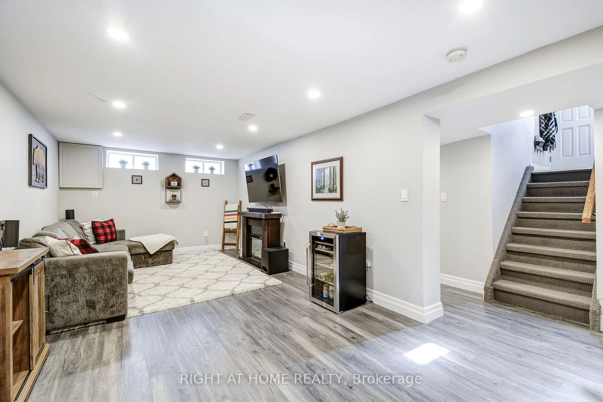Photo 28 of 1300 Princeton Crescent, Burlington, Mountainside — HOMEH