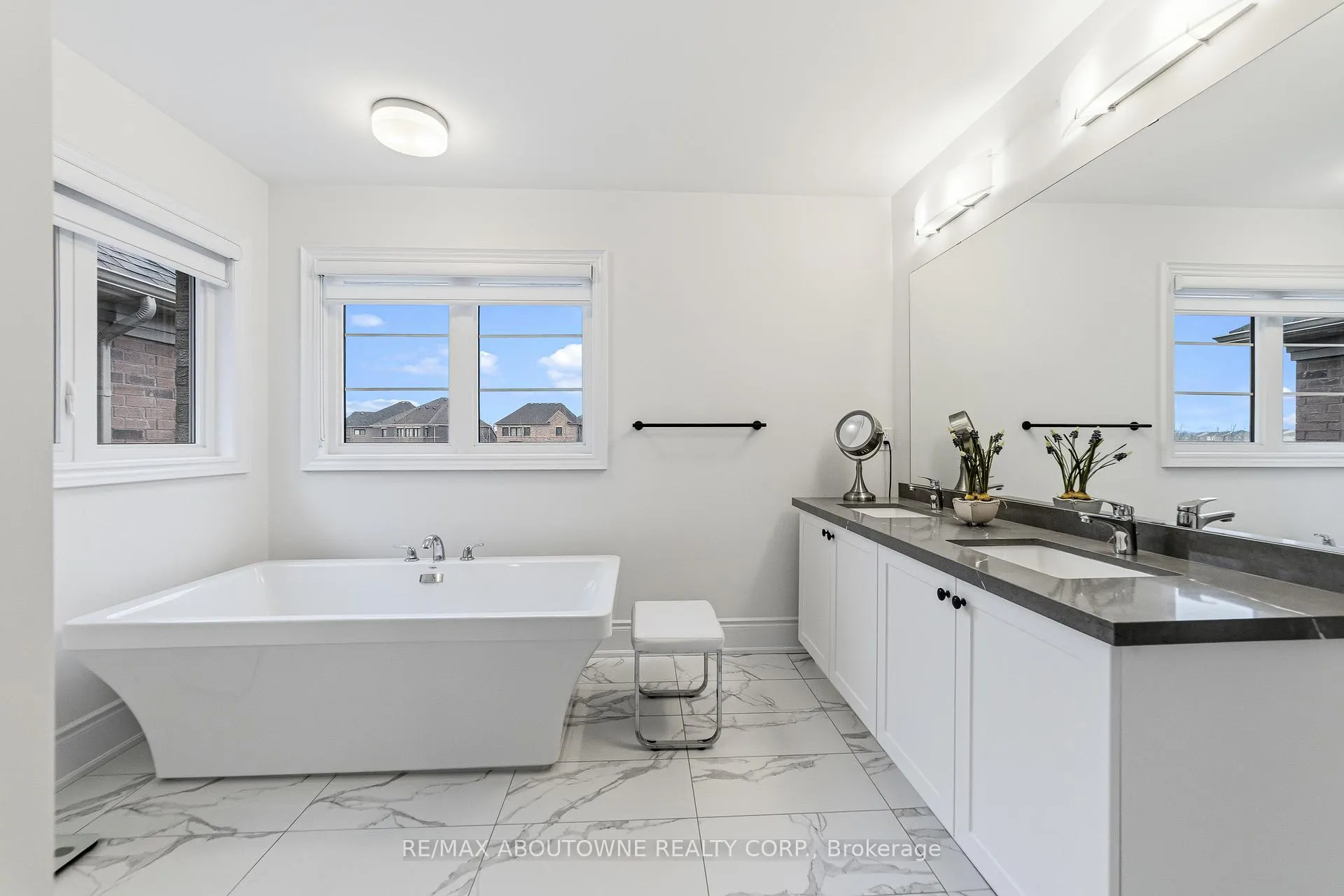 Photo 19 of 477 Parent Place, Milton, Ford — HOMEH
