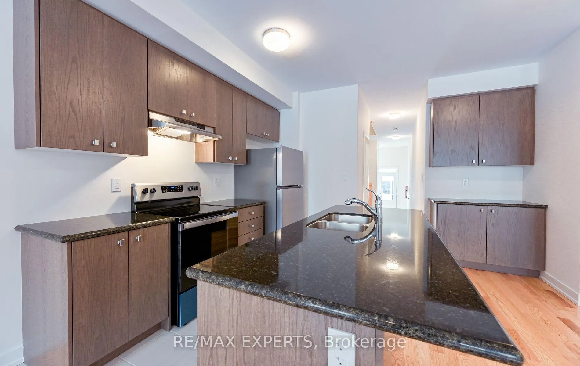 Photo 9 of 28 Raja Street, Brampton, Bram East — HOMEH