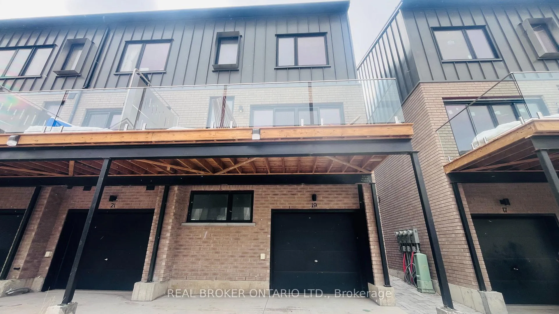 Front of Unit UPPER, 19 Rainwater Lane