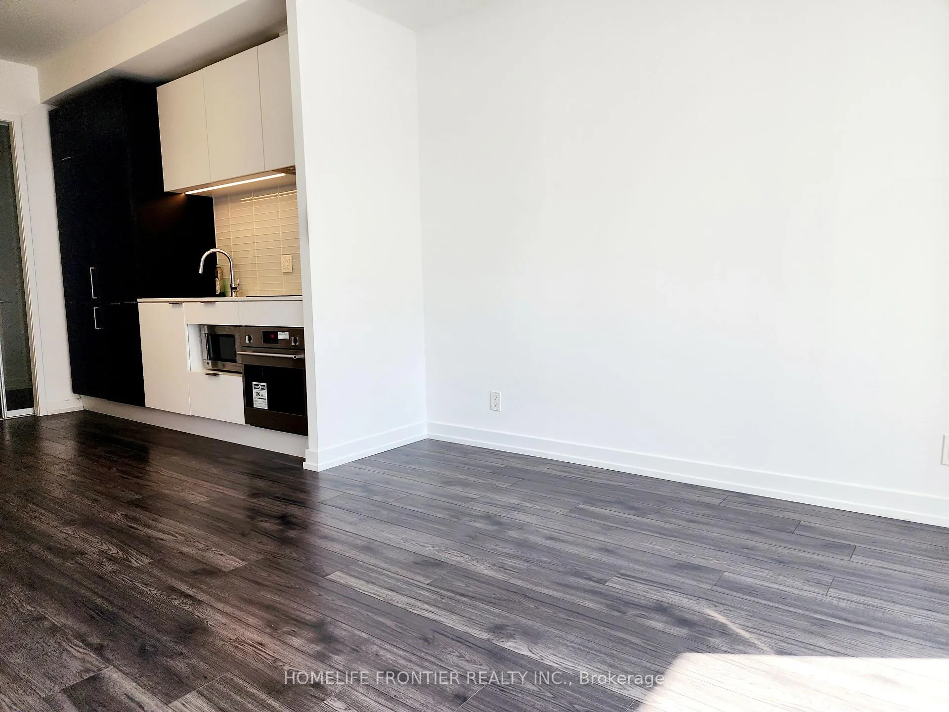 Photo 3 of Unit 717, 33 Helendale Avenue, Toronto, Yonge-Eglinton — HOMEH