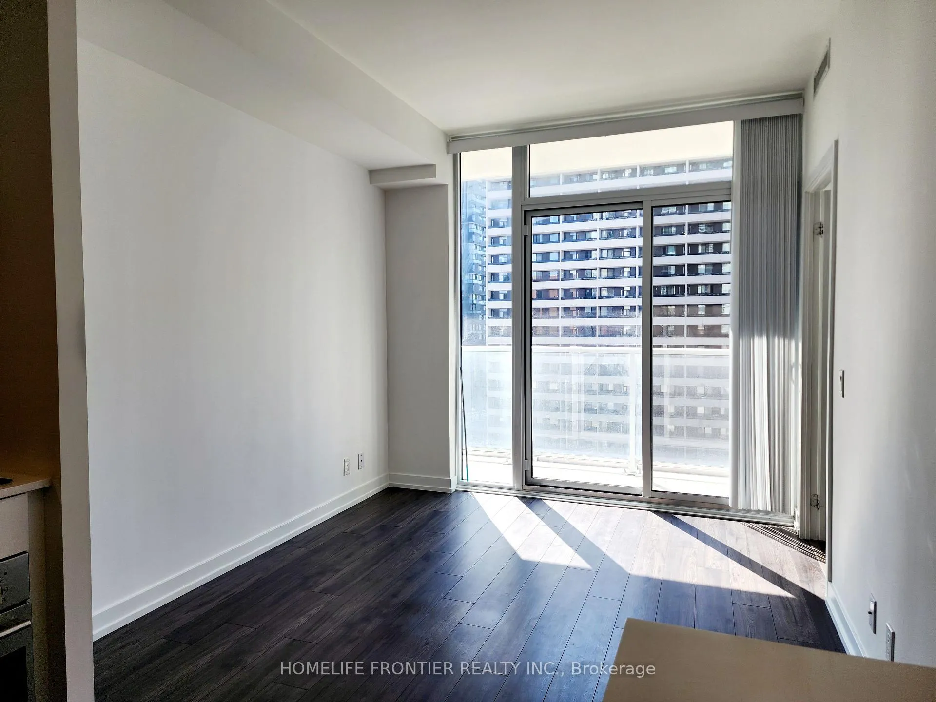 Photo 4 of Unit 717, 33 Helendale Avenue, Toronto, Yonge-Eglinton — HOMEH