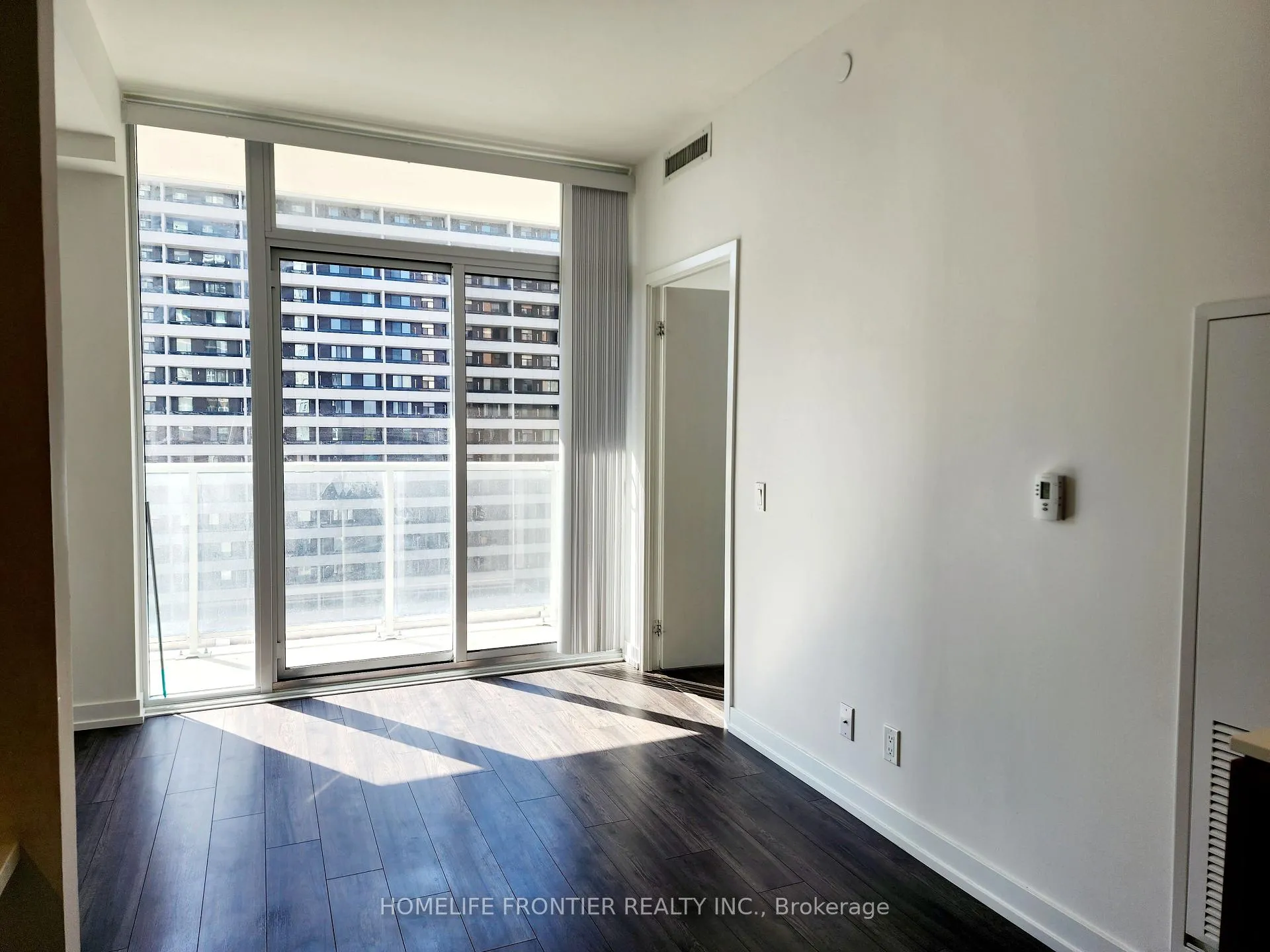 Photo 5 of Unit 717, 33 Helendale Avenue, Toronto, Yonge-Eglinton — HOMEH