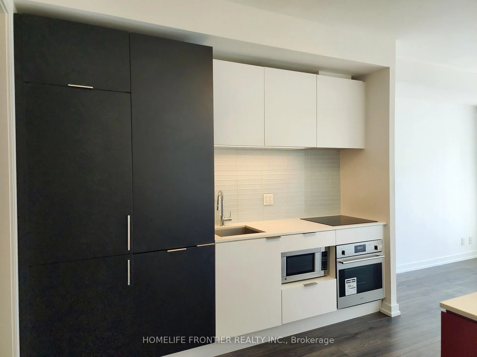 Photo 8 of Unit 717, 33 Helendale Avenue, Toronto, Yonge-Eglinton — HOMEH