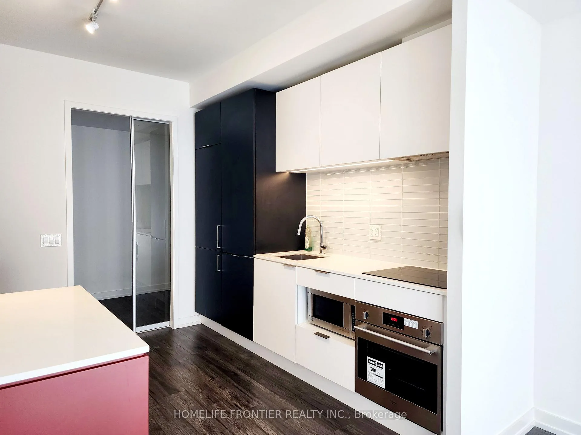 Photo 13 of Unit 717, 33 Helendale Avenue, Toronto, Yonge-Eglinton — HOMEH
