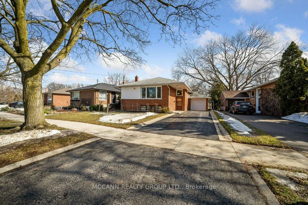 Photo 3 of 121 Wincott Drive, Etobicoke, Kingsview Village-The Westway — HOMEH
