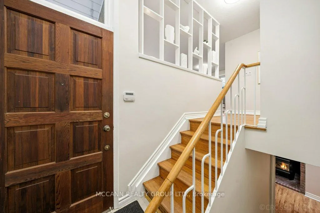Photo 4 of 121 Wincott Drive, Etobicoke, Kingsview Village-The Westway — HOMEH
