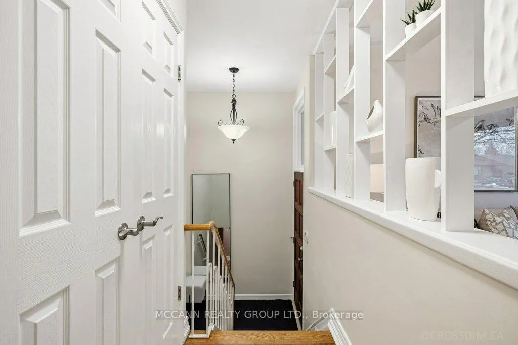 Photo 5 of 121 Wincott Drive, Etobicoke, Kingsview Village-The Westway — HOMEH