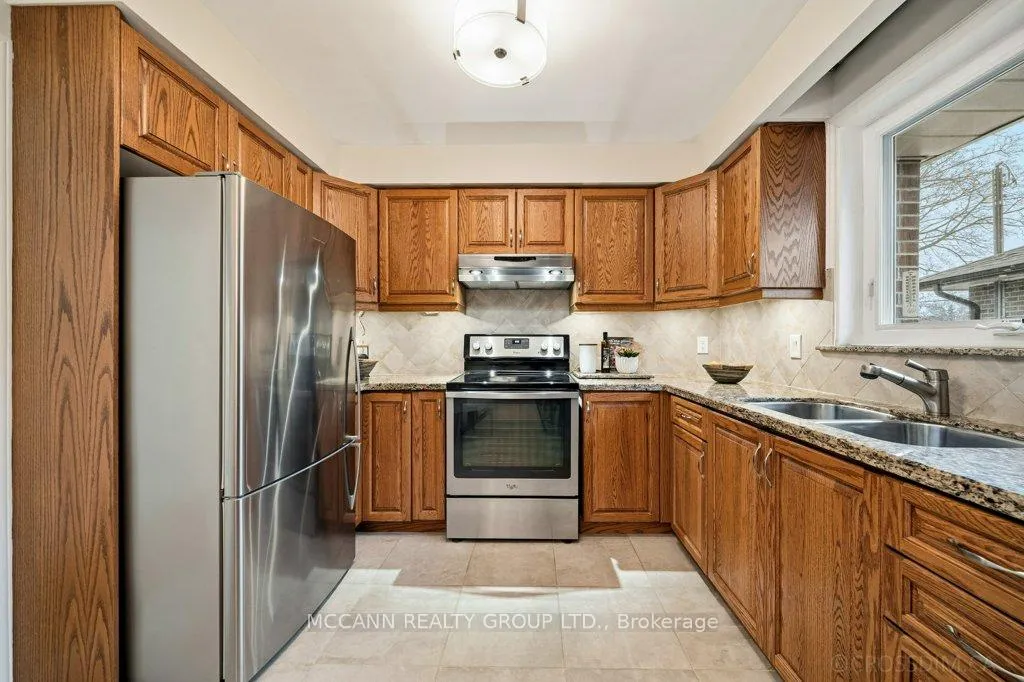 Photo 14 of 121 Wincott Drive, Etobicoke, Kingsview Village-The Westway — HOMEH