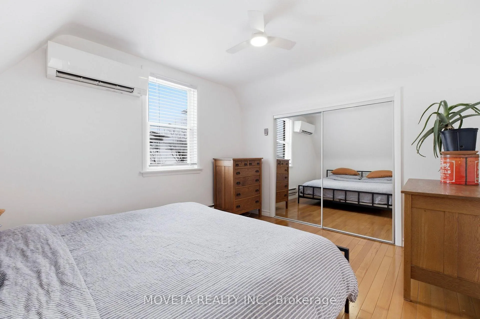 Photo 17 of 438 Silverthorn Avenue, Toronto, Keelesdale-Eglinton West — HOMEH