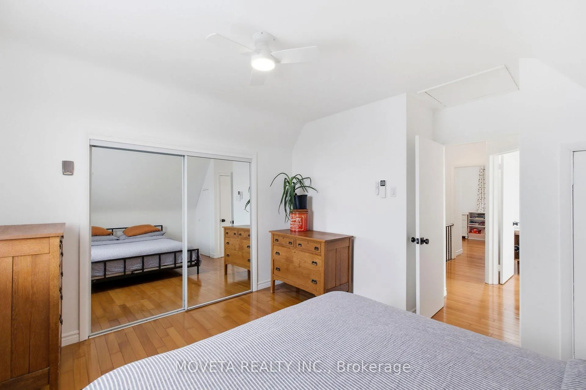 Photo 20 of 438 Silverthorn Avenue, Toronto, Keelesdale-Eglinton West — HOMEH