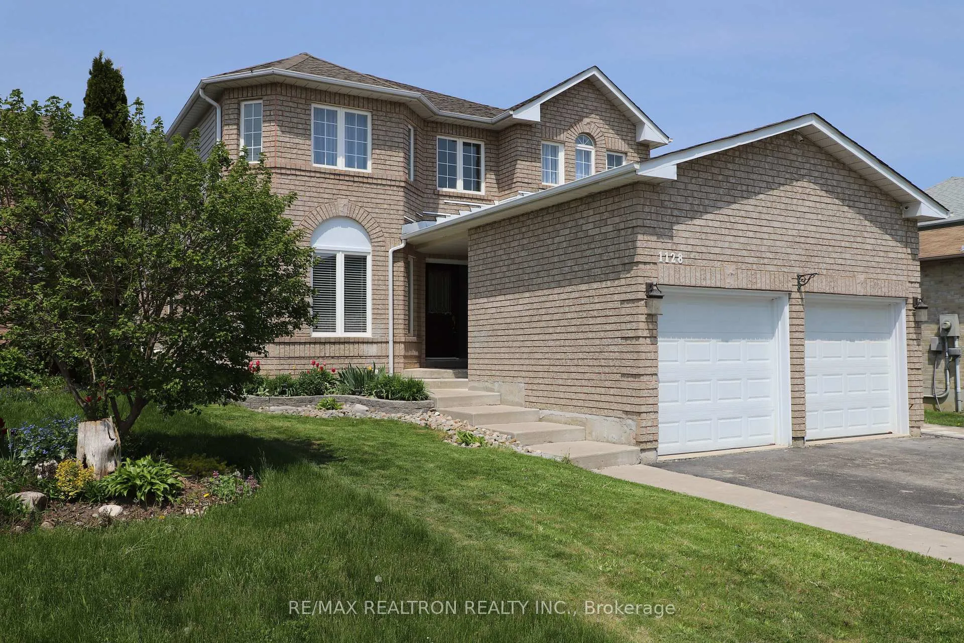 Photo 2 of 1128 Corrie Street, Innisfil, Alcona — HOMEH