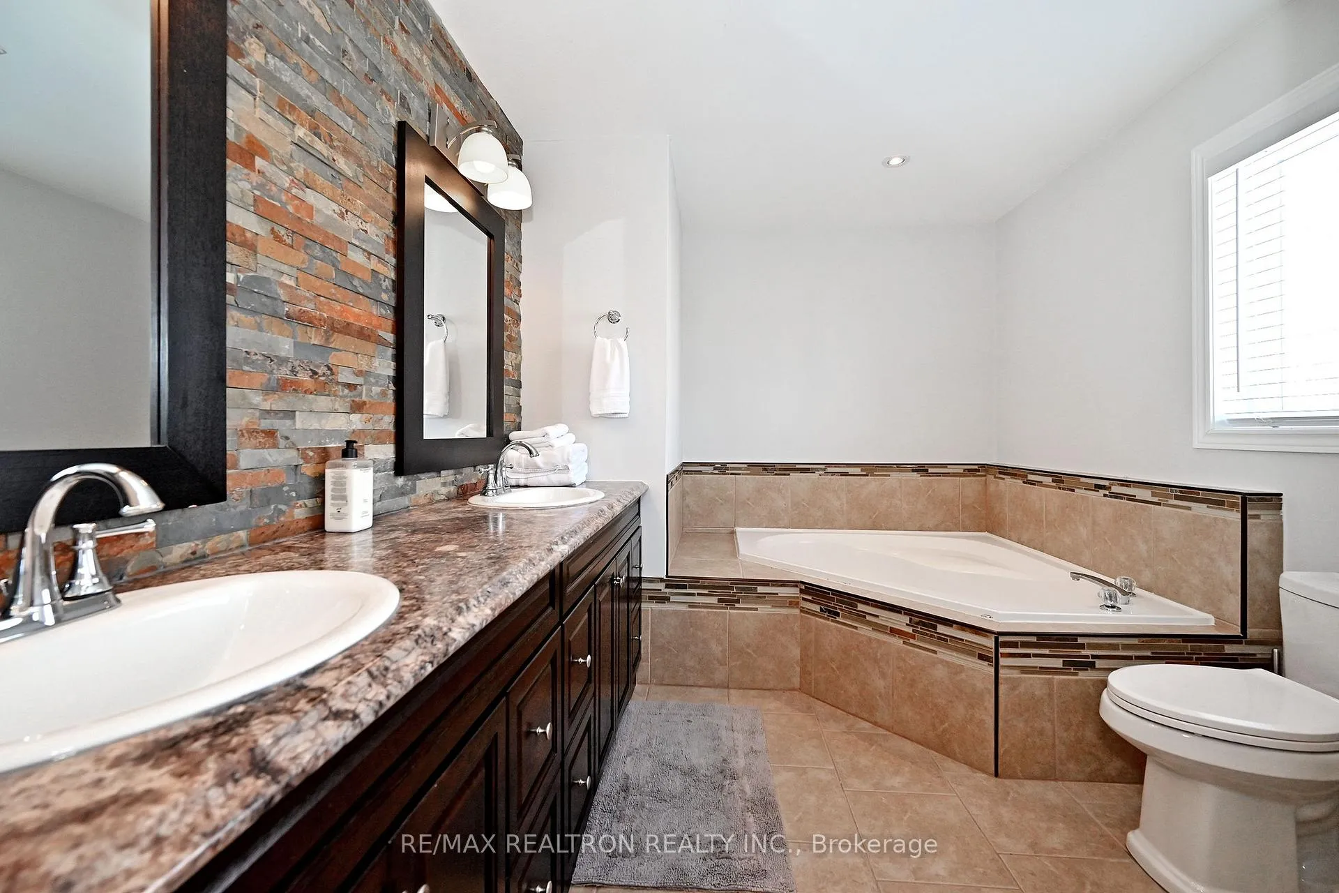 Photo 31 of 1128 Corrie Street, Innisfil, Alcona — HOMEH