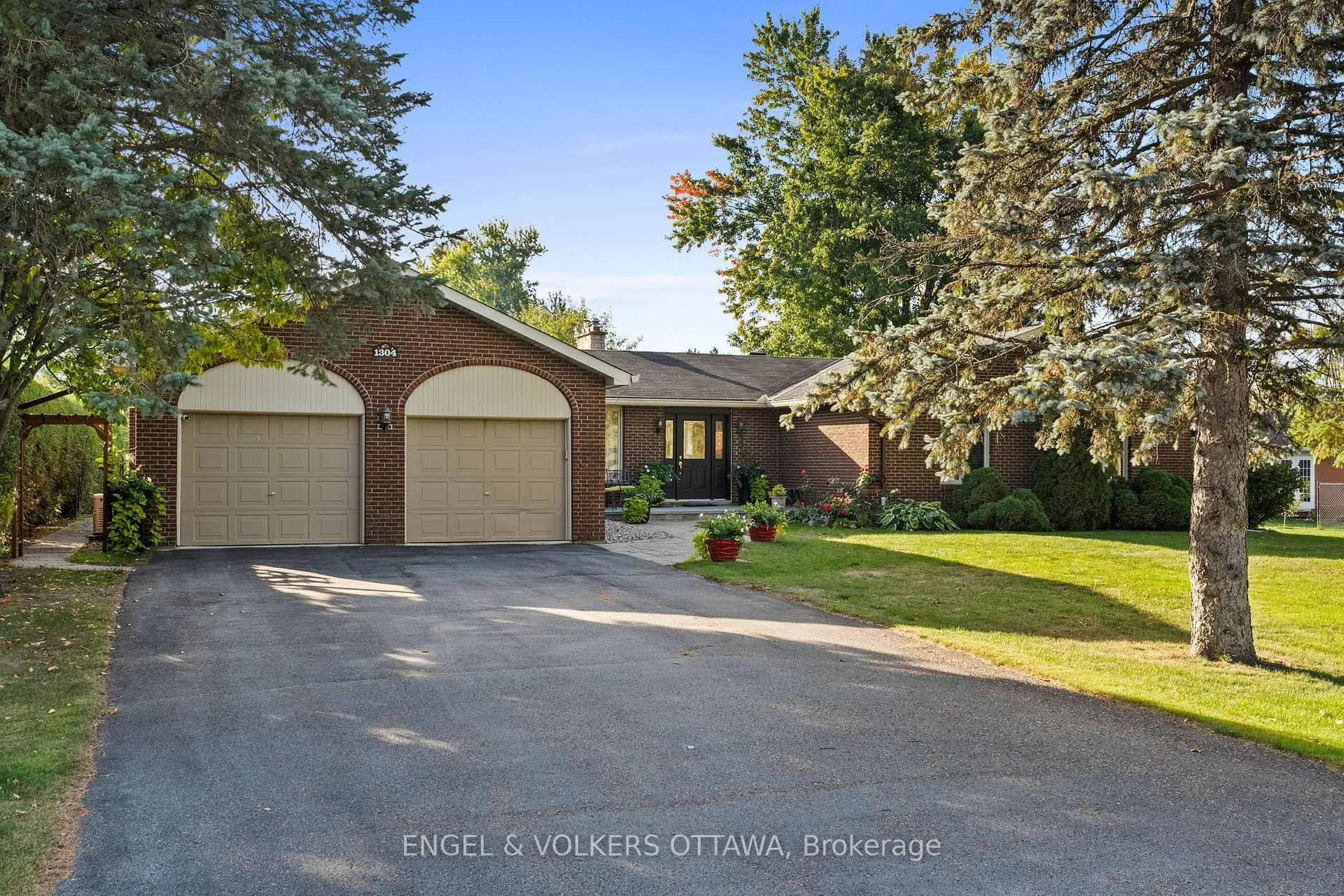 Photo 1 of 1304 Fairway Drive, Ottawa, Manotick South to Roger Stevens — HOMEH