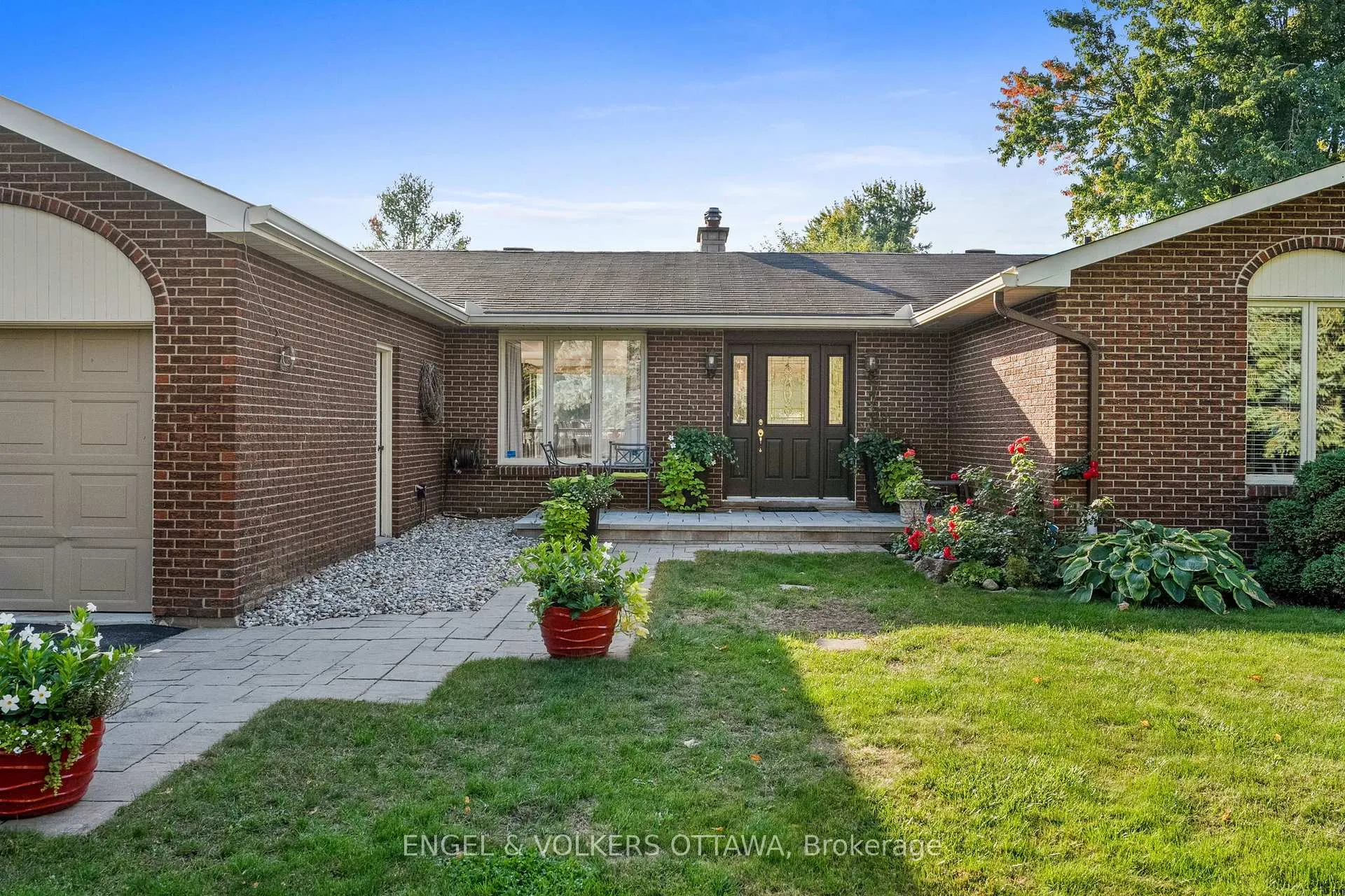 Photo 2 of 1304 Fairway Drive, Ottawa, Manotick South to Roger Stevens — HOMEH