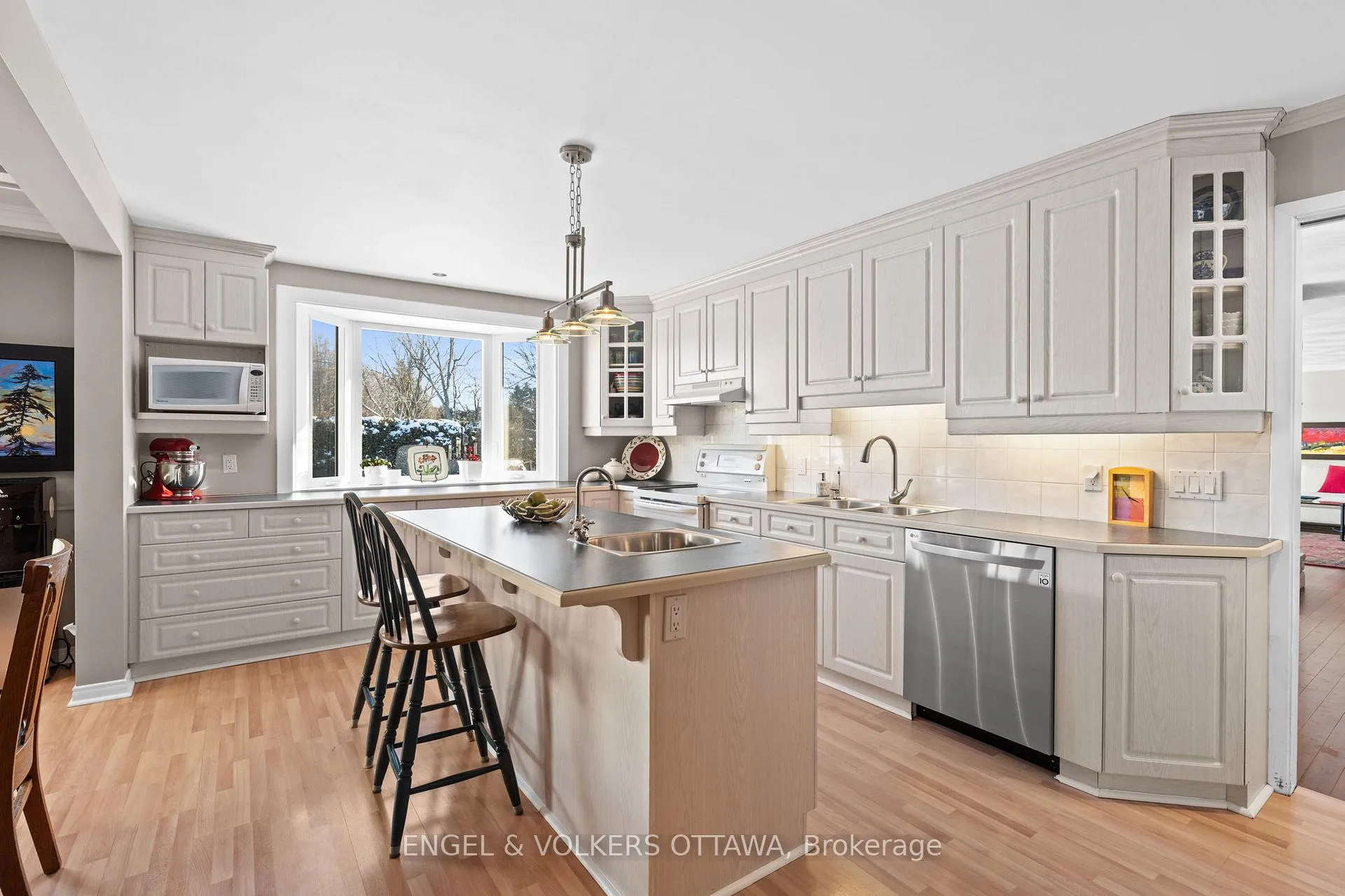 Photo 12 of 1304 Fairway Drive, Ottawa, Manotick South to Roger Stevens — HOMEH