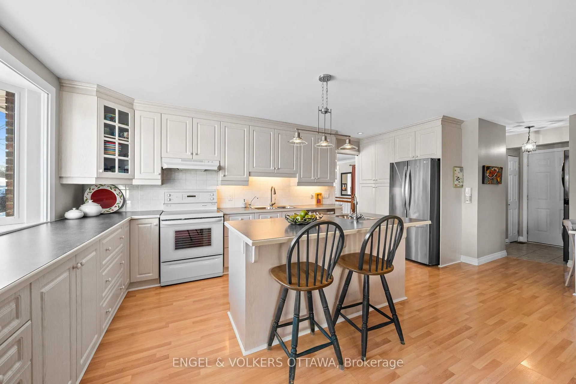 Photo 14 of 1304 Fairway Drive, Ottawa, Manotick South to Roger Stevens — HOMEH
