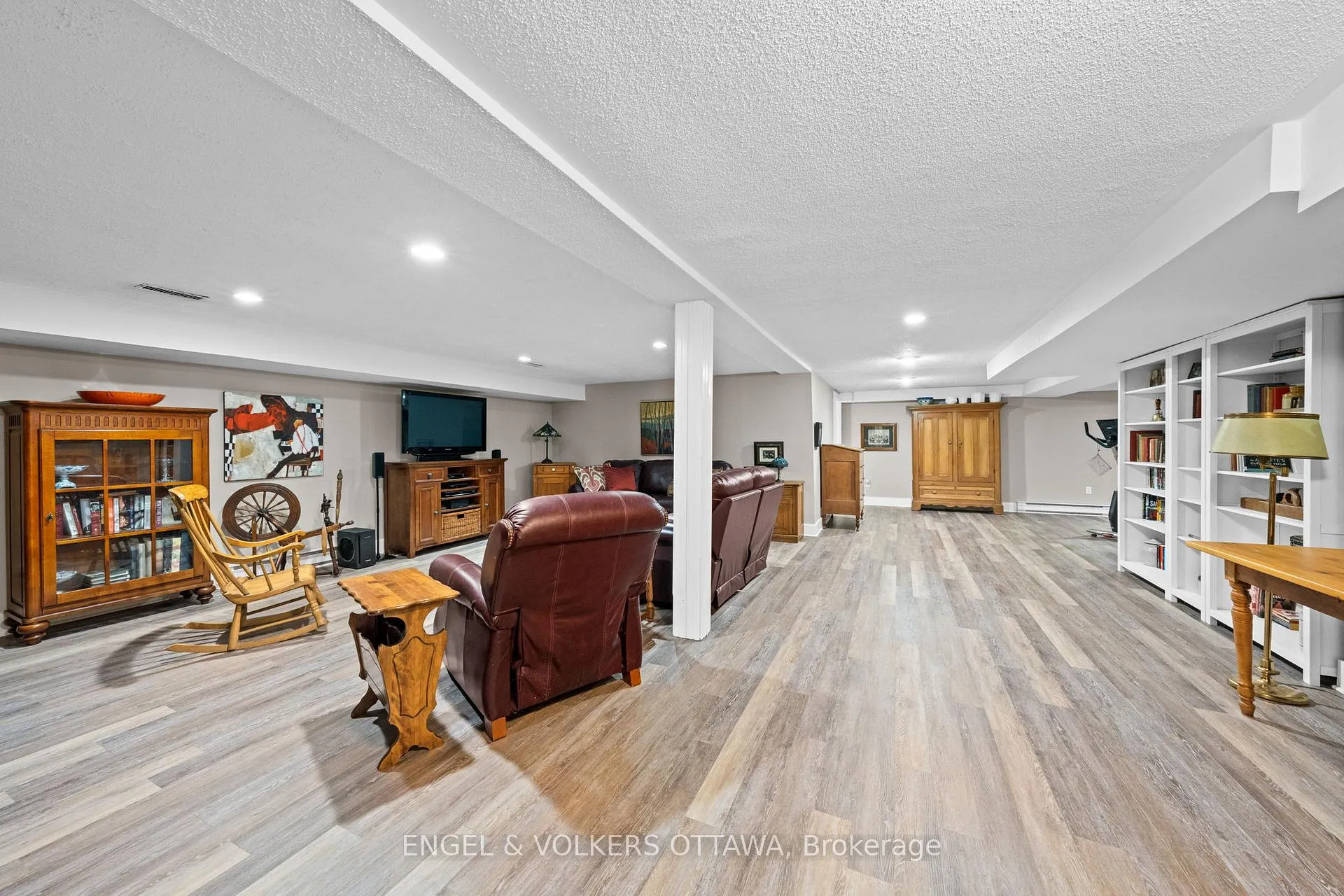 Photo 25 of 1304 Fairway Drive, Ottawa, Manotick South to Roger Stevens — HOMEH