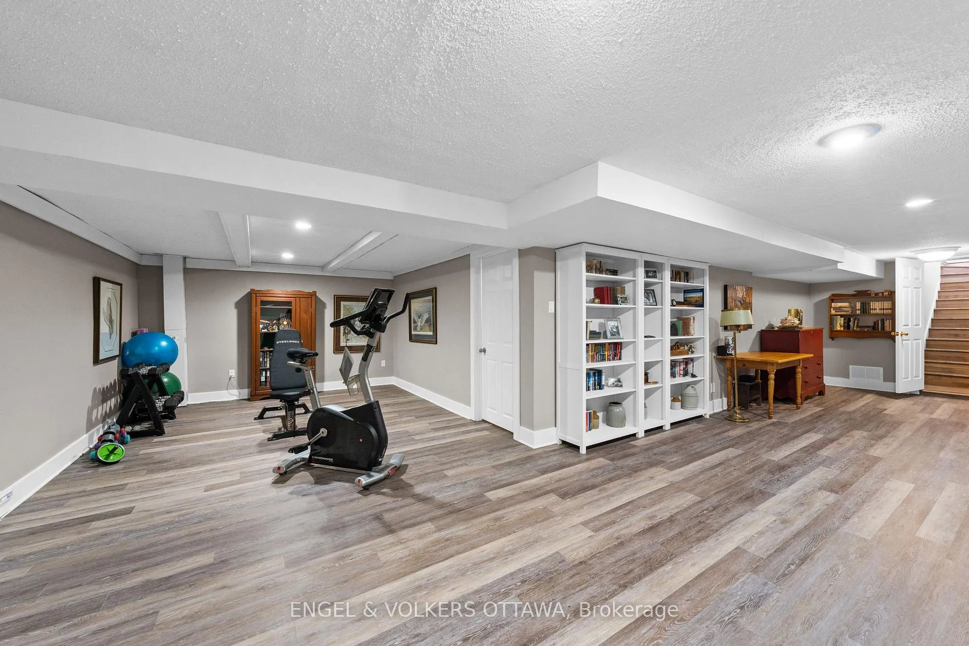 Photo 28 of 1304 Fairway Drive, Ottawa, Manotick South to Roger Stevens — HOMEH