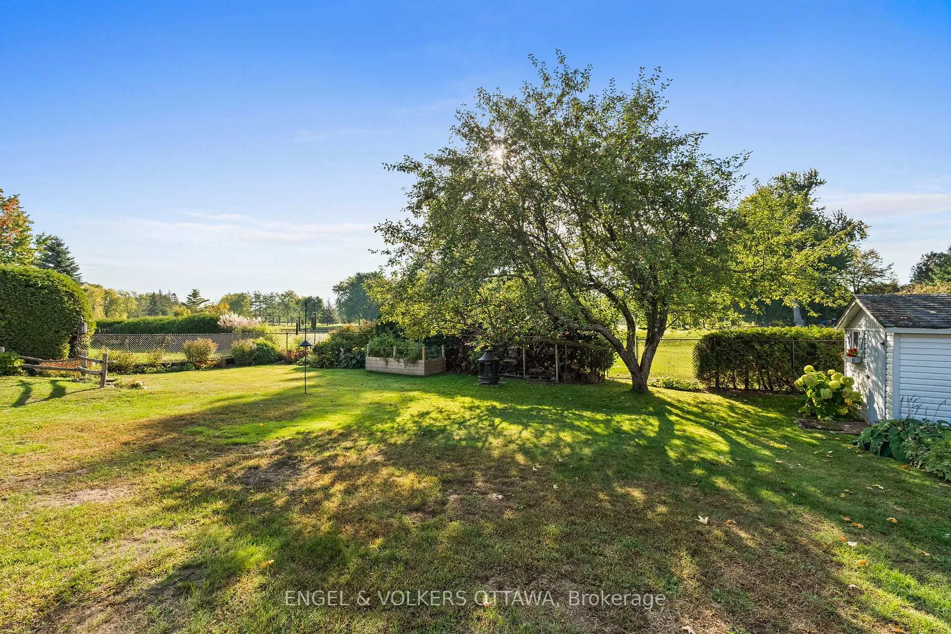 Photo 32 of 1304 Fairway Drive, Ottawa, Manotick South to Roger Stevens — HOMEH