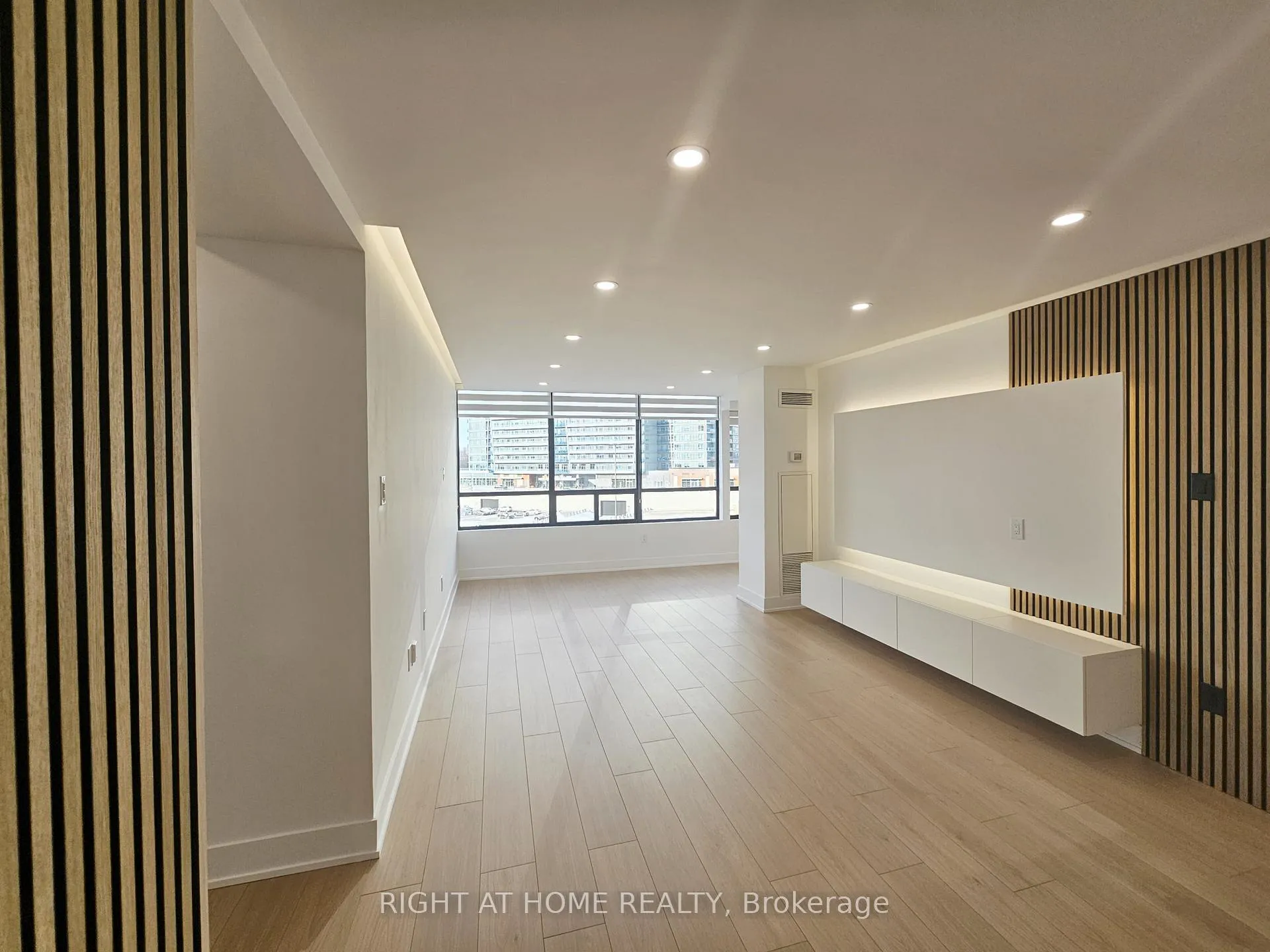 Photo 2 of Unit 512, 7460 Bathurst Street, Vaughan, Brownridge — HOMEH