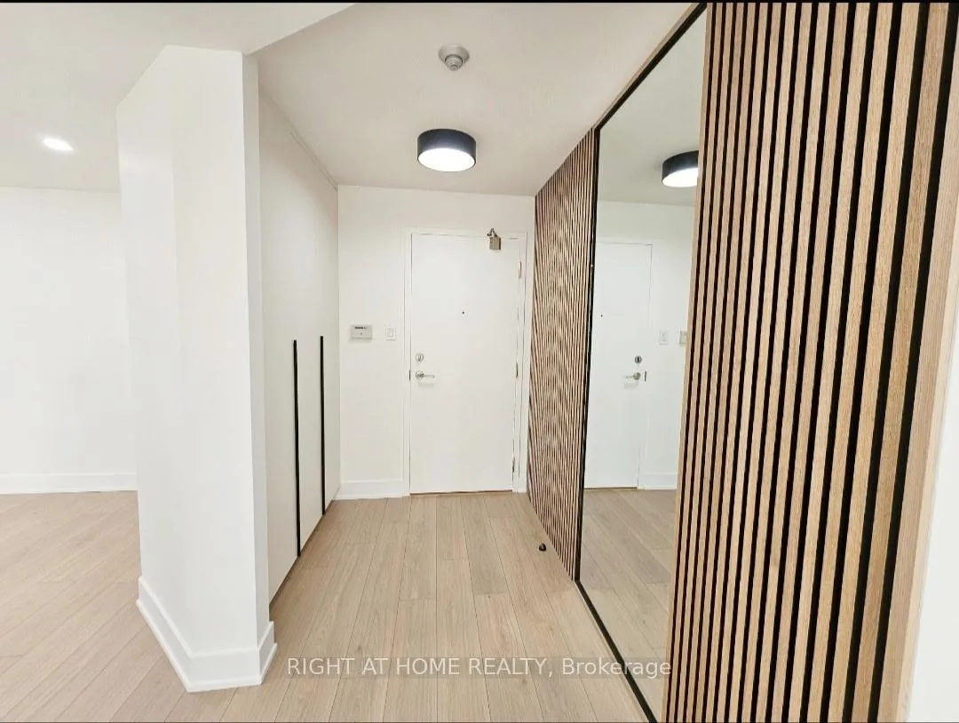 Photo 3 of Unit 512, 7460 Bathurst Street, Vaughan, Brownridge — HOMEH