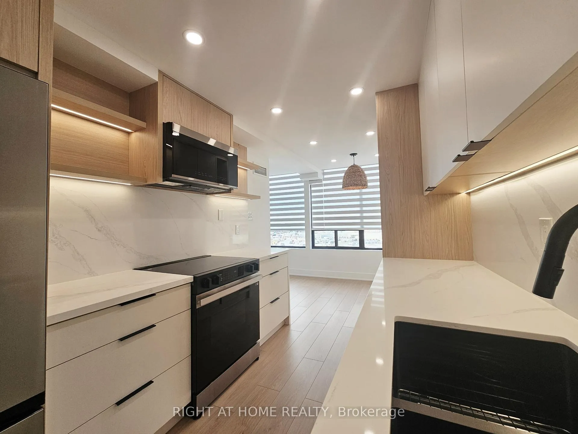 Photo 8 of Unit 512, 7460 Bathurst Street, Vaughan, Brownridge — HOMEH