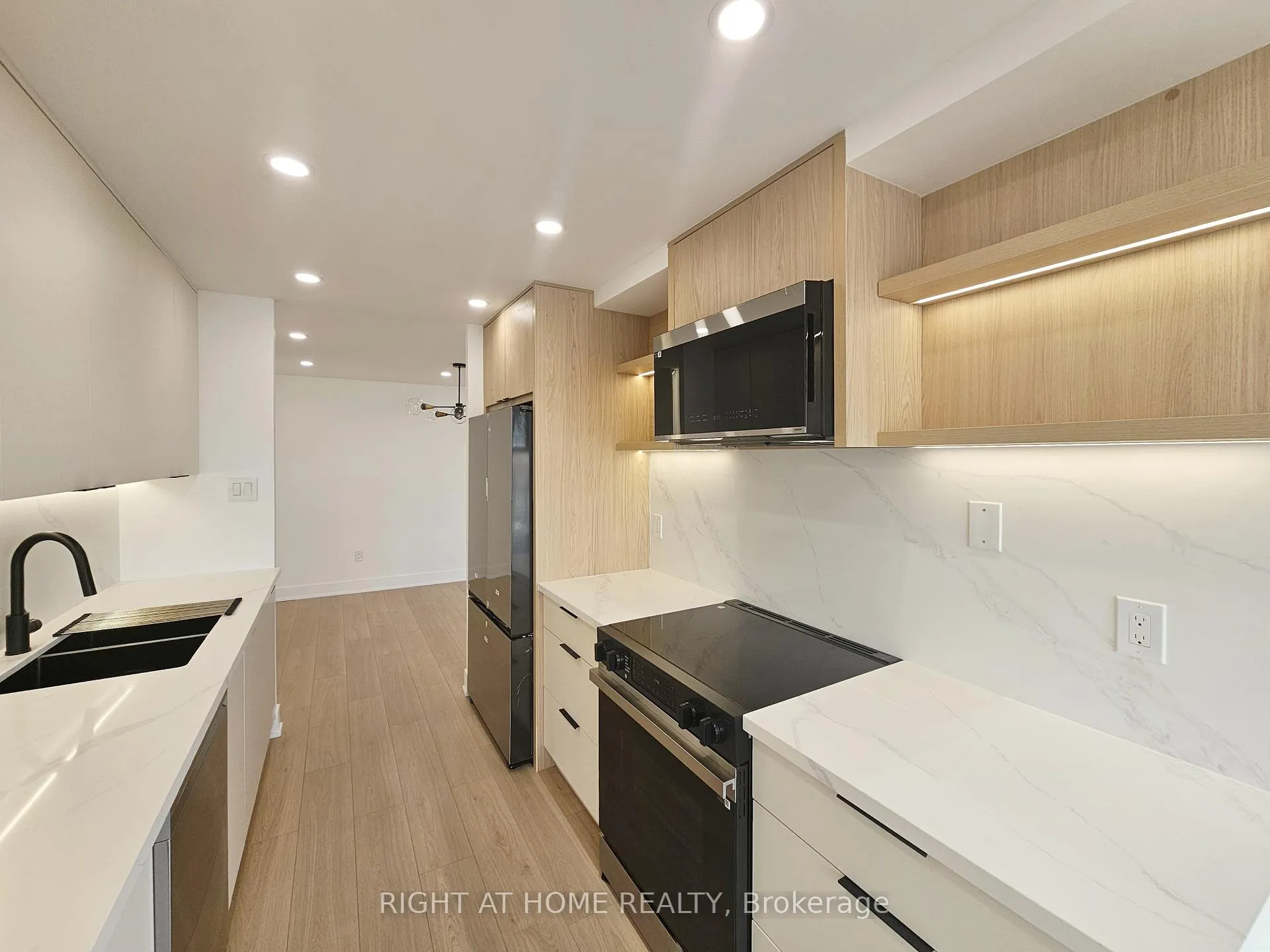 Photo 9 of Unit 512, 7460 Bathurst Street, Vaughan, Brownridge — HOMEH