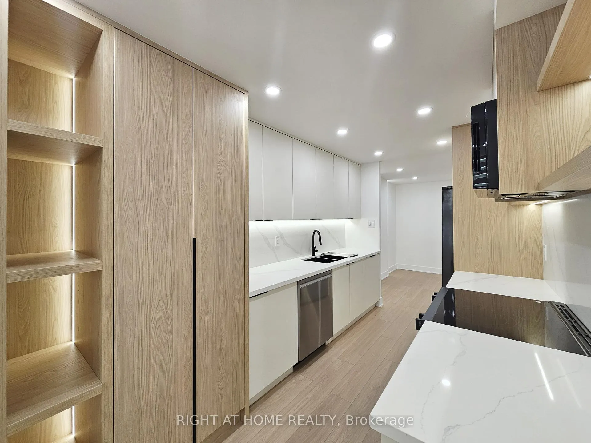 Photo 10 of Unit 512, 7460 Bathurst Street, Vaughan, Brownridge — HOMEH