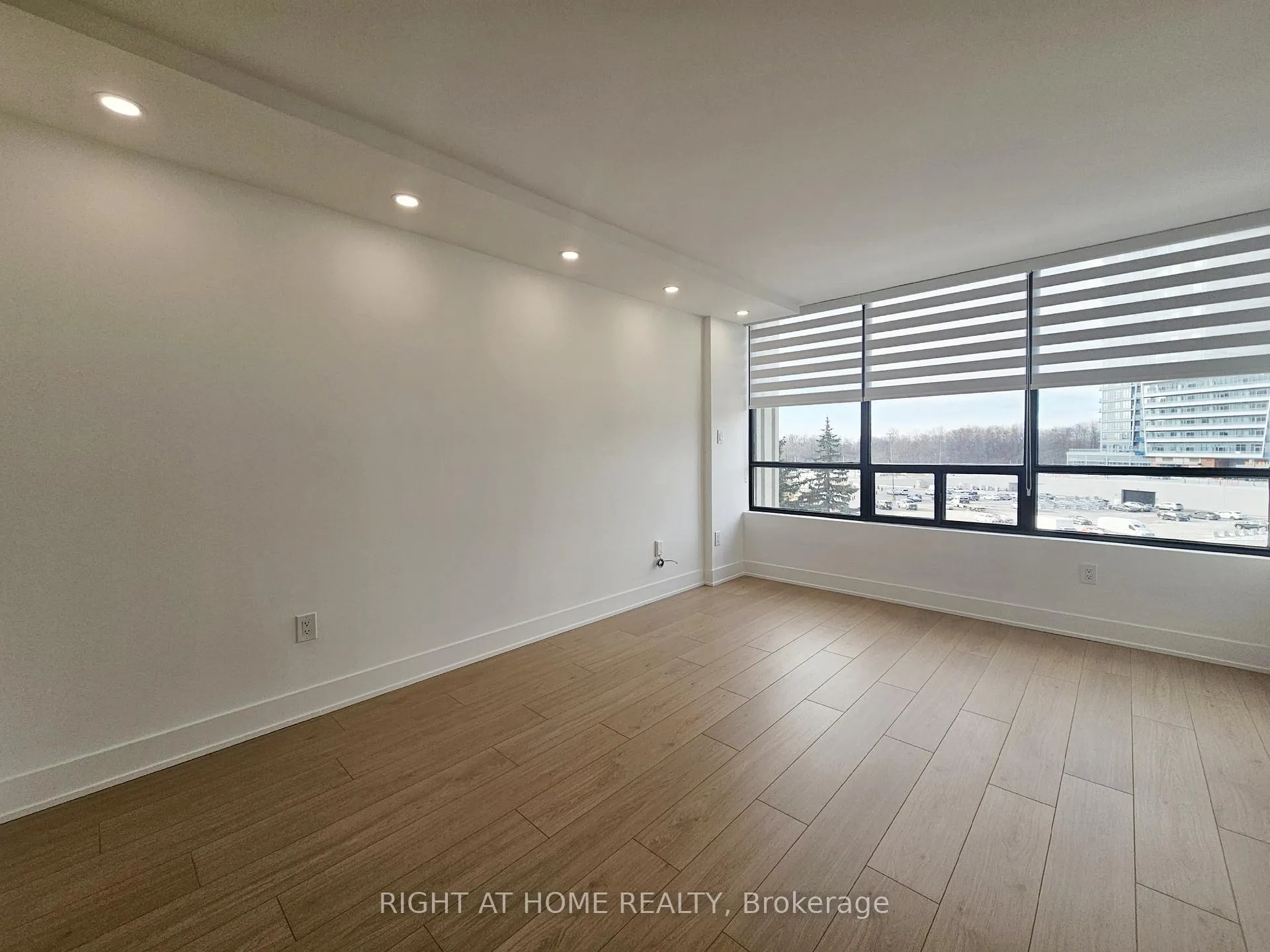 Photo 18 of Unit 512, 7460 Bathurst Street, Vaughan, Brownridge — HOMEH