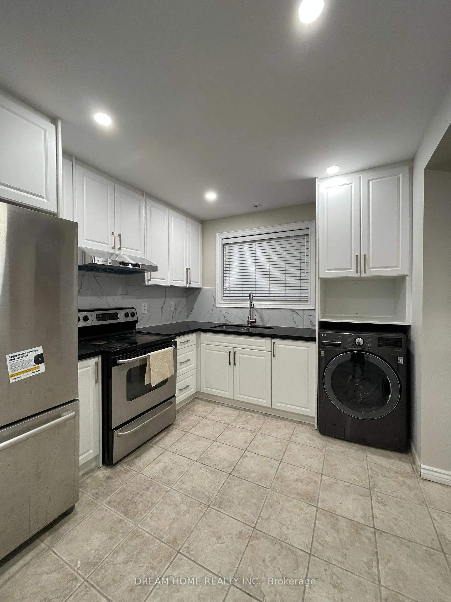 Photo 3 of 83 Painswick Crescent, North York, Pleasant View — HOMEH