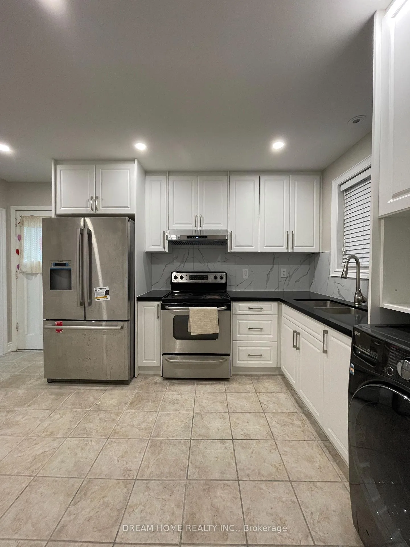Photo 4 of 83 Painswick Crescent, North York, Pleasant View — HOMEH