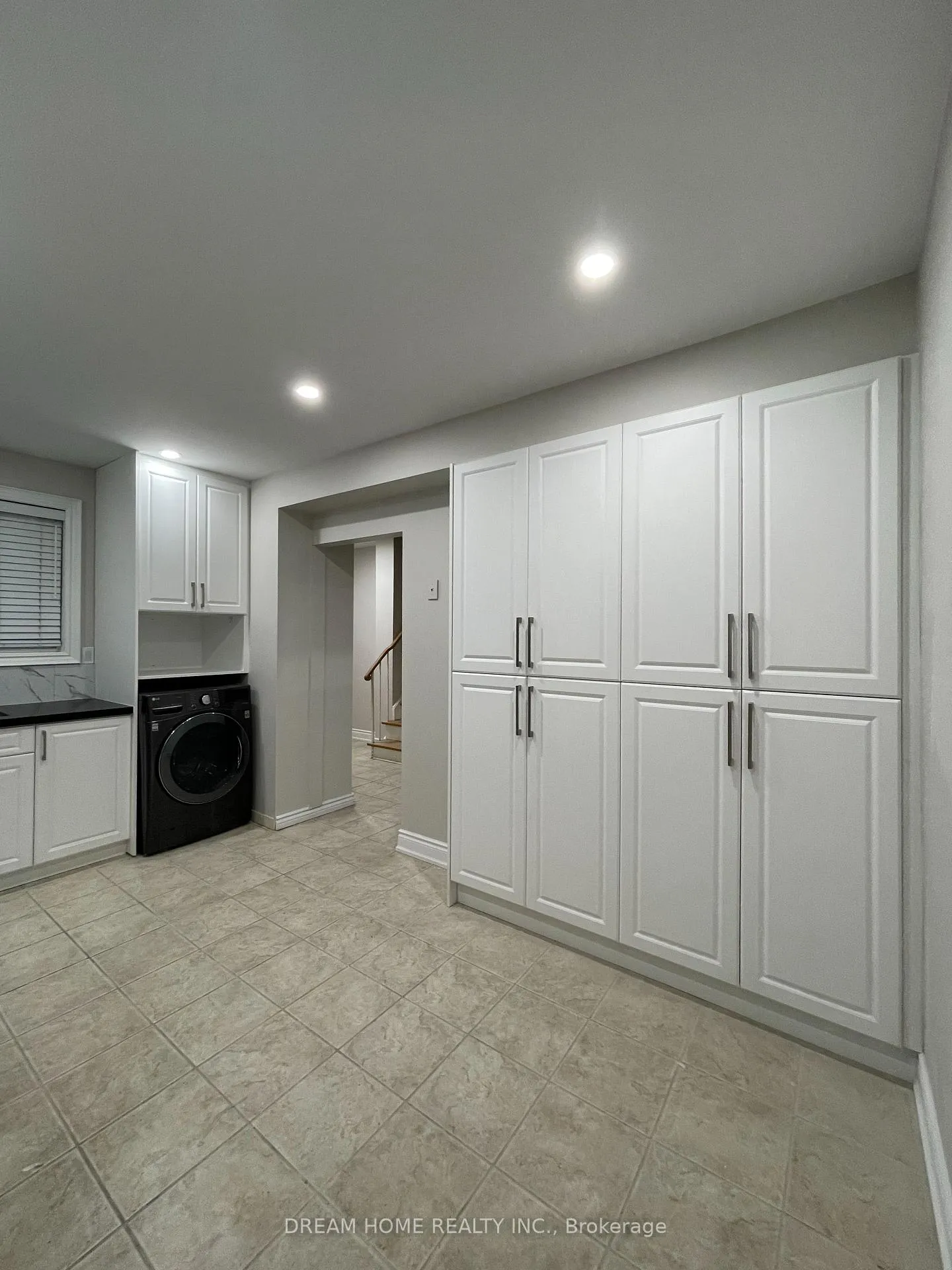 Photo 5 of 83 Painswick Crescent, North York, Pleasant View — HOMEH
