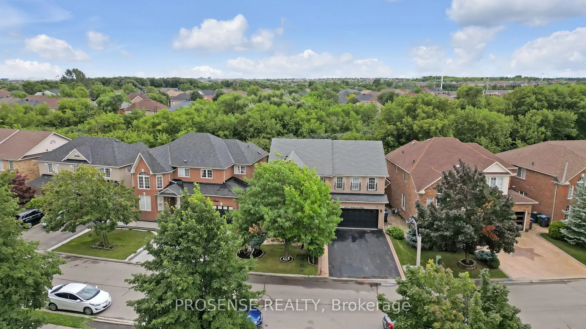 Photo 5 of 147 Whitwell Drive, Brampton, Vales of Castlemore — HOMEH