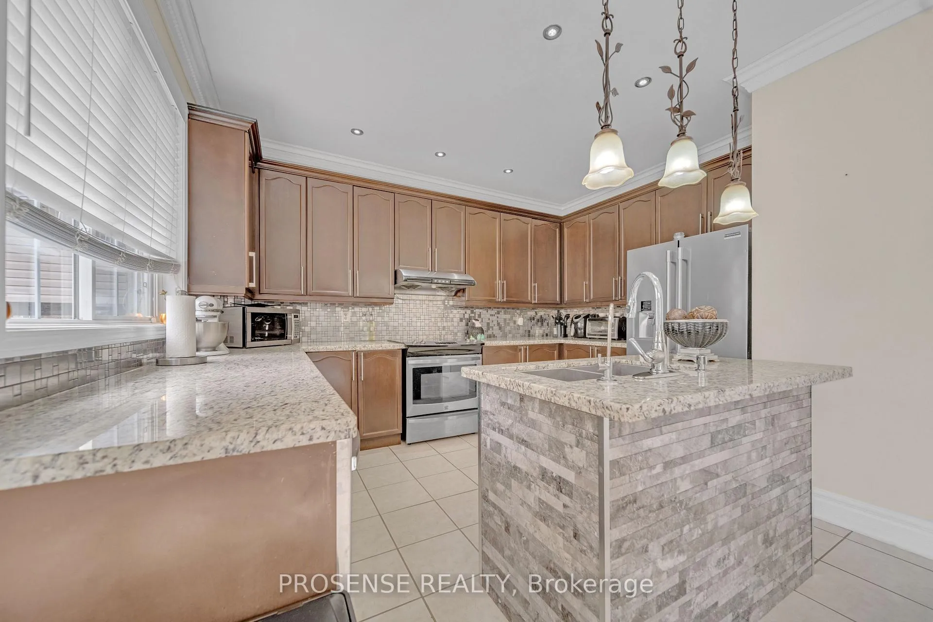 Photo 19 of 147 Whitwell Drive, Brampton, Vales of Castlemore — HOMEH