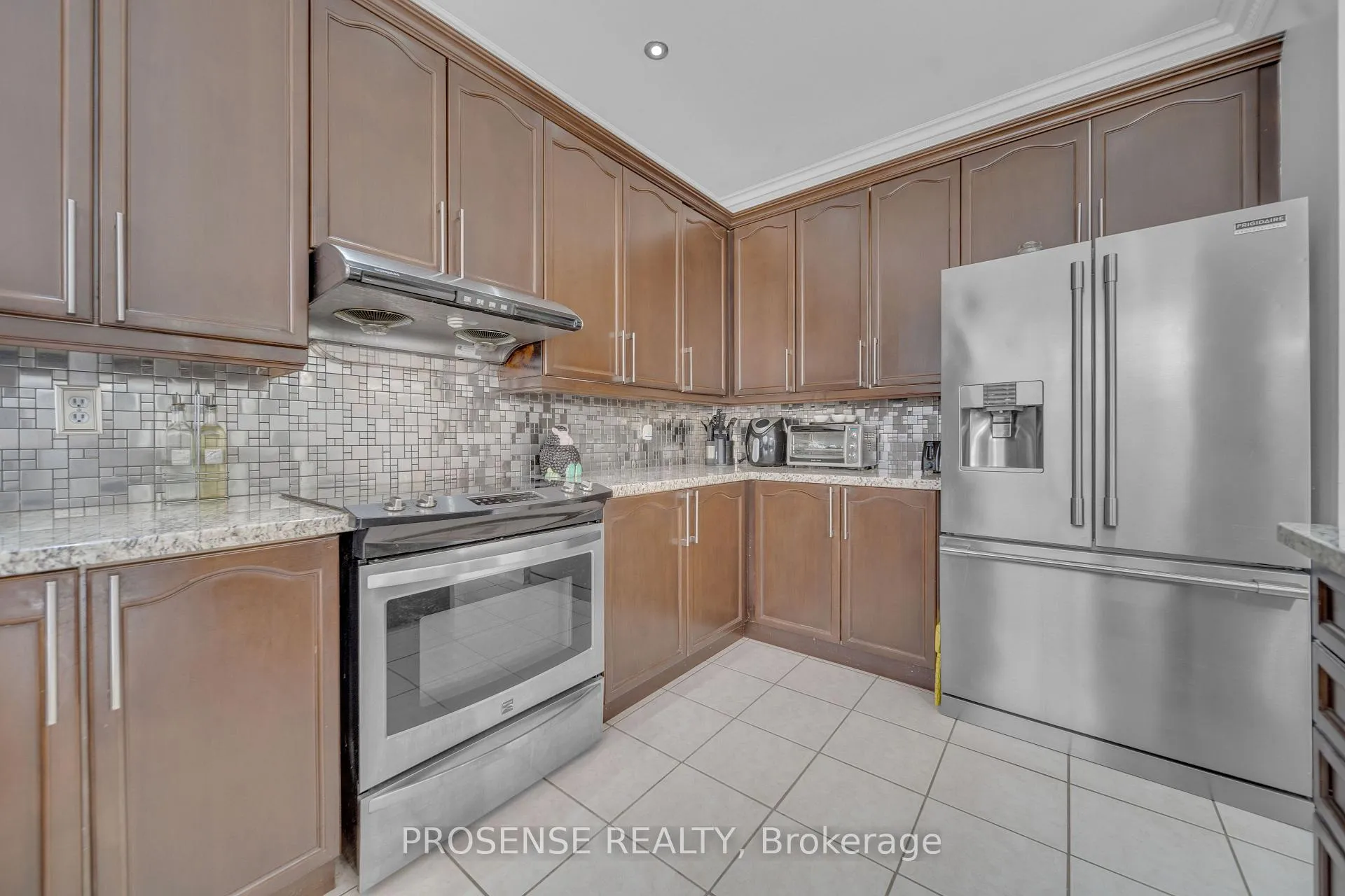 Photo 20 of 147 Whitwell Drive, Brampton, Vales of Castlemore — HOMEH