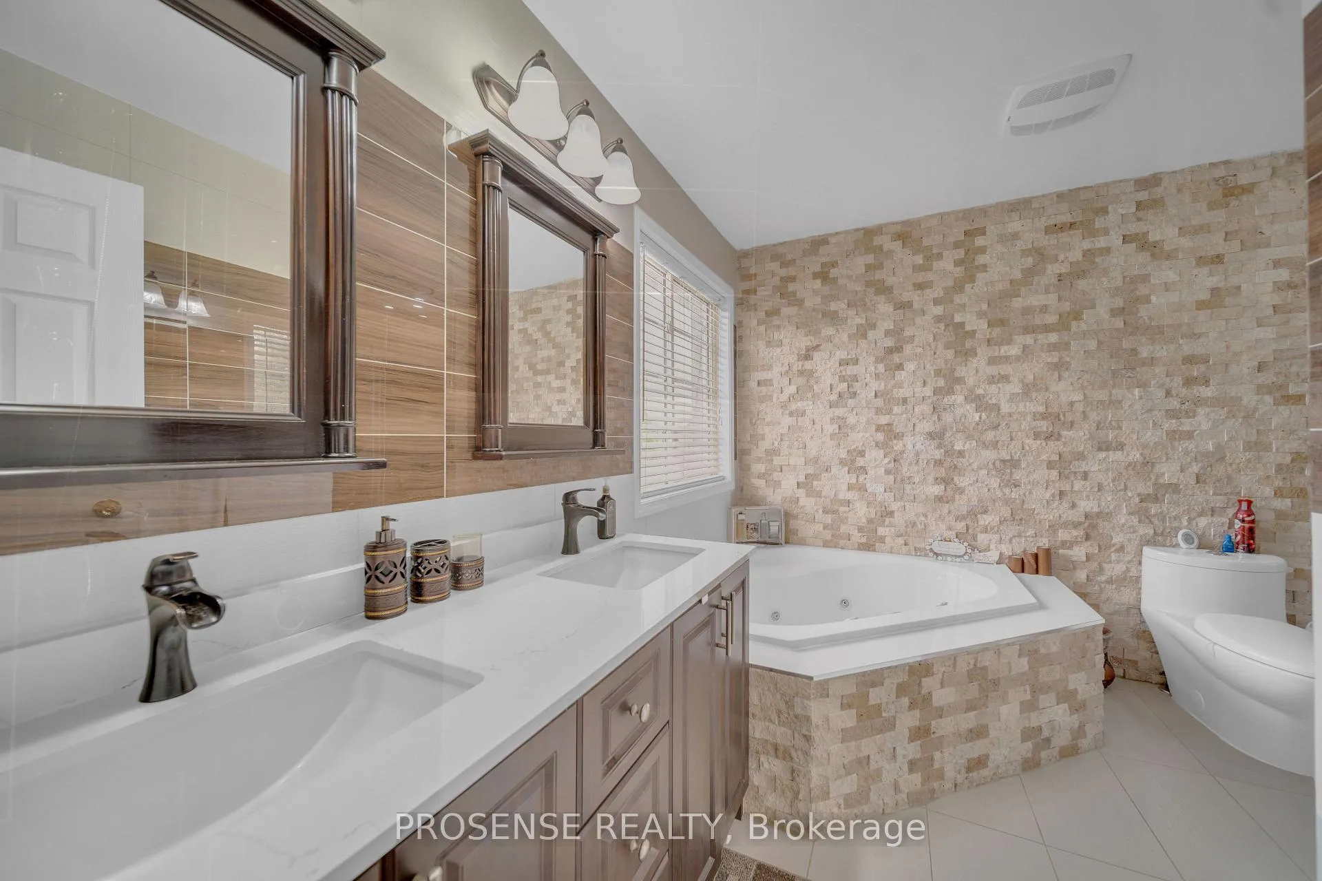 Photo 42 of 147 Whitwell Drive, Brampton, Vales of Castlemore — HOMEH