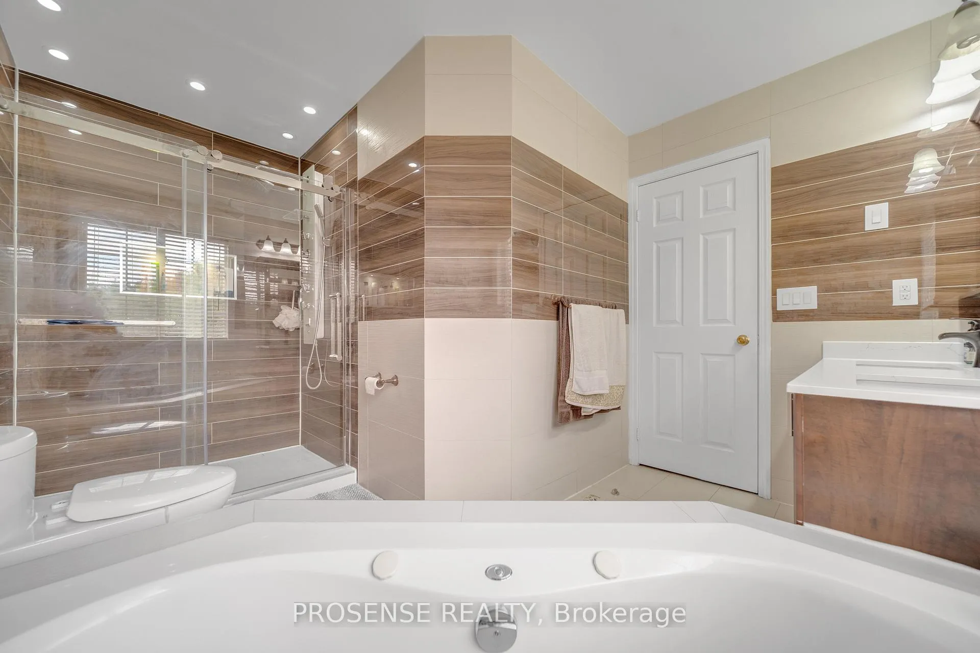 Photo 43 of 147 Whitwell Drive, Brampton, Vales of Castlemore — HOMEH