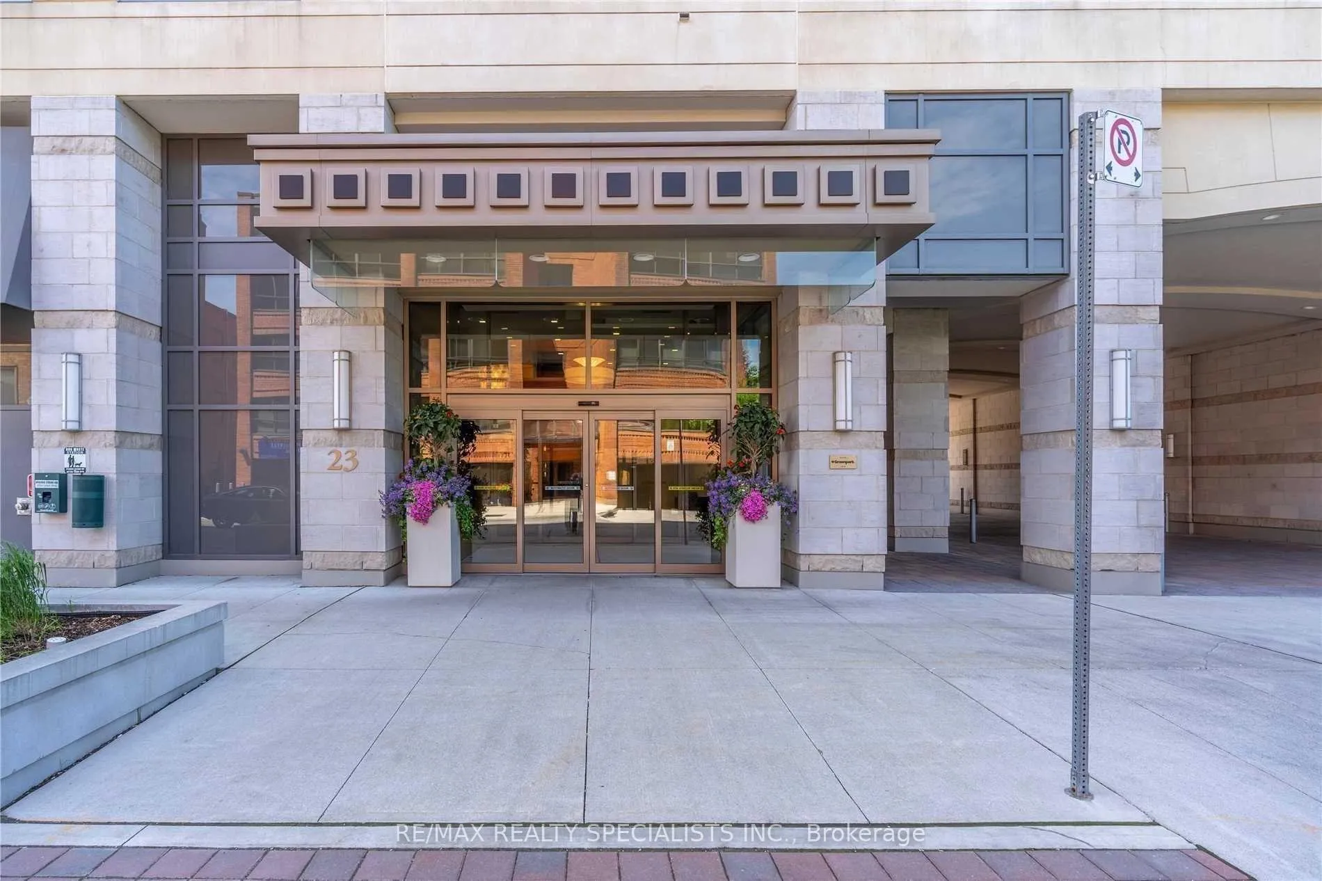 Photo 3 of Unit 321, 23 Glebe Road W, Toronto, Yonge-Eglinton — HOMEH