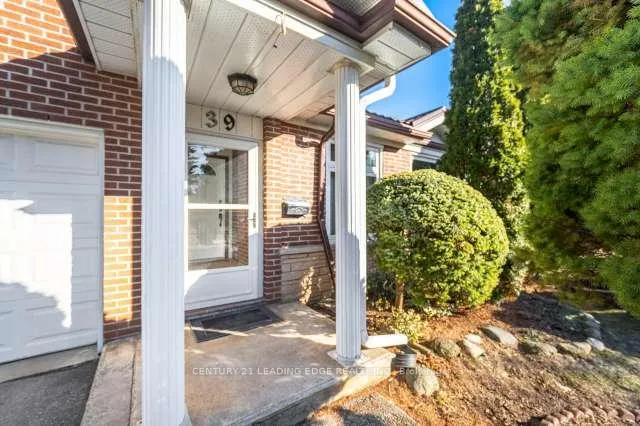Photo 4 of 39 Deerford Road, North York, Don Valley Village — HOMEH