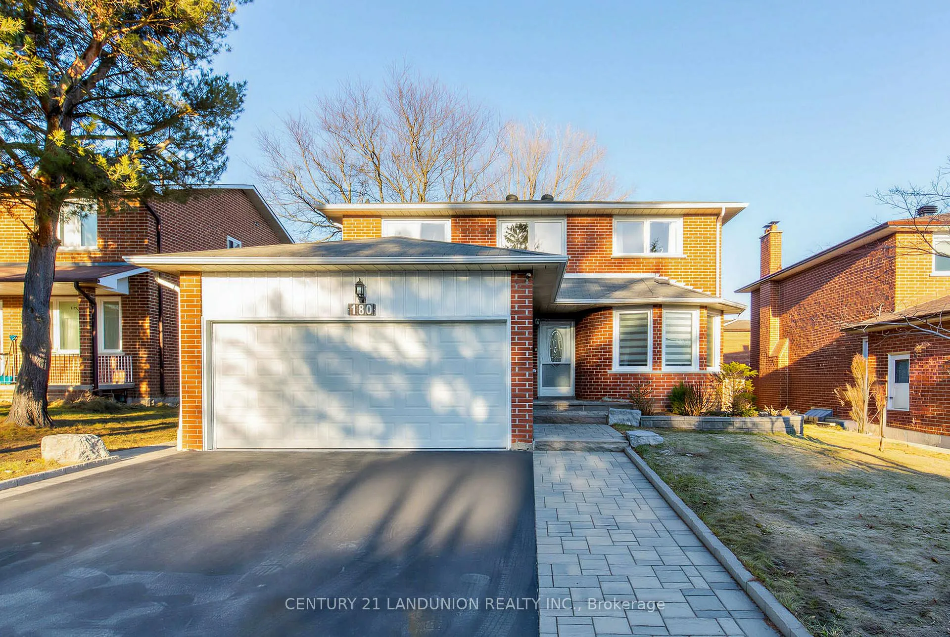 Photo 2 of 180 Willowbrook Road, Markham, Aileen-Willowbrook — HOMEH