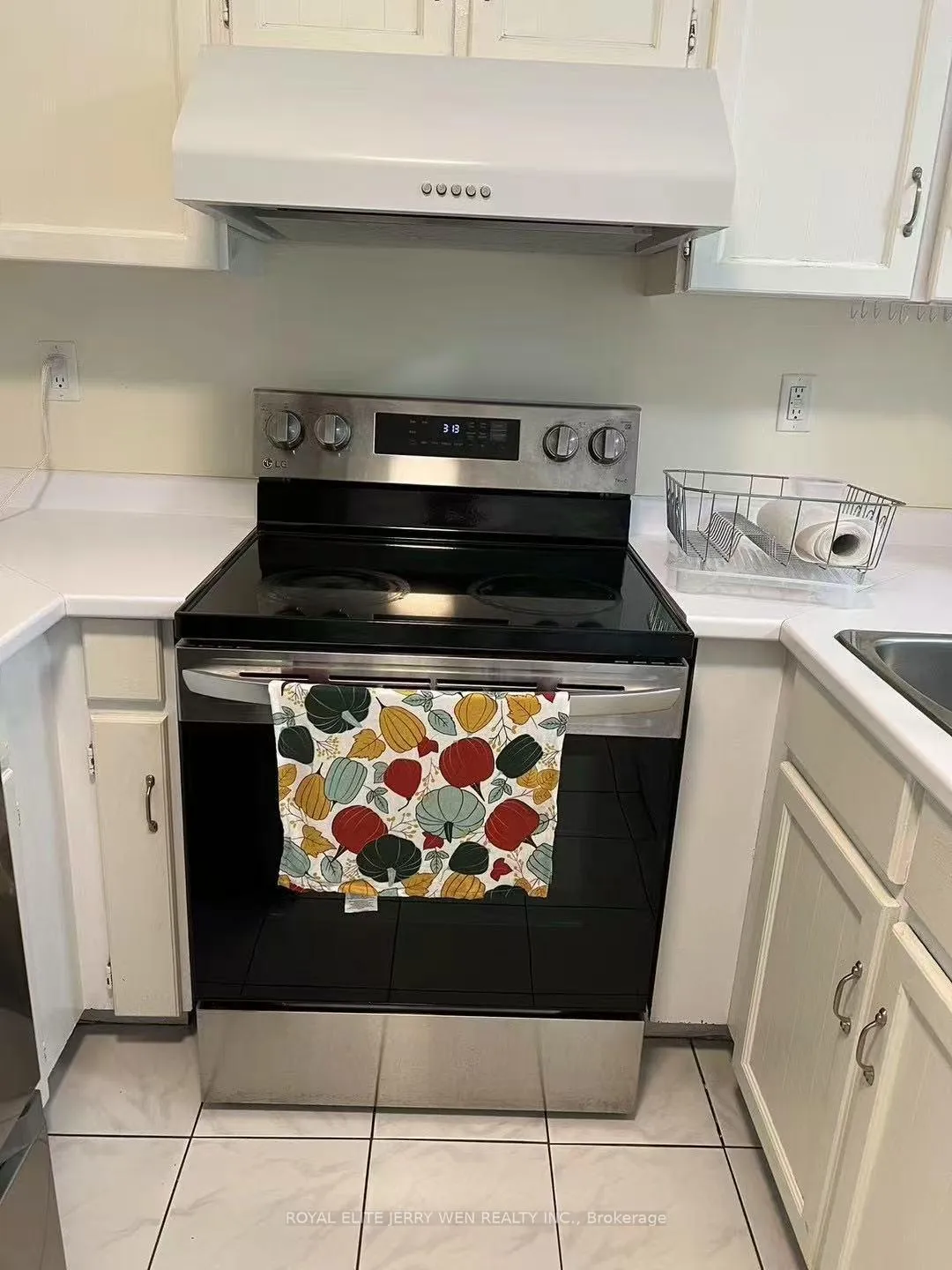 Photo 4 of 155 Green Bush Crescent, Vaughan, Crestwood-Springfarm-Yorkhill — HOMEH