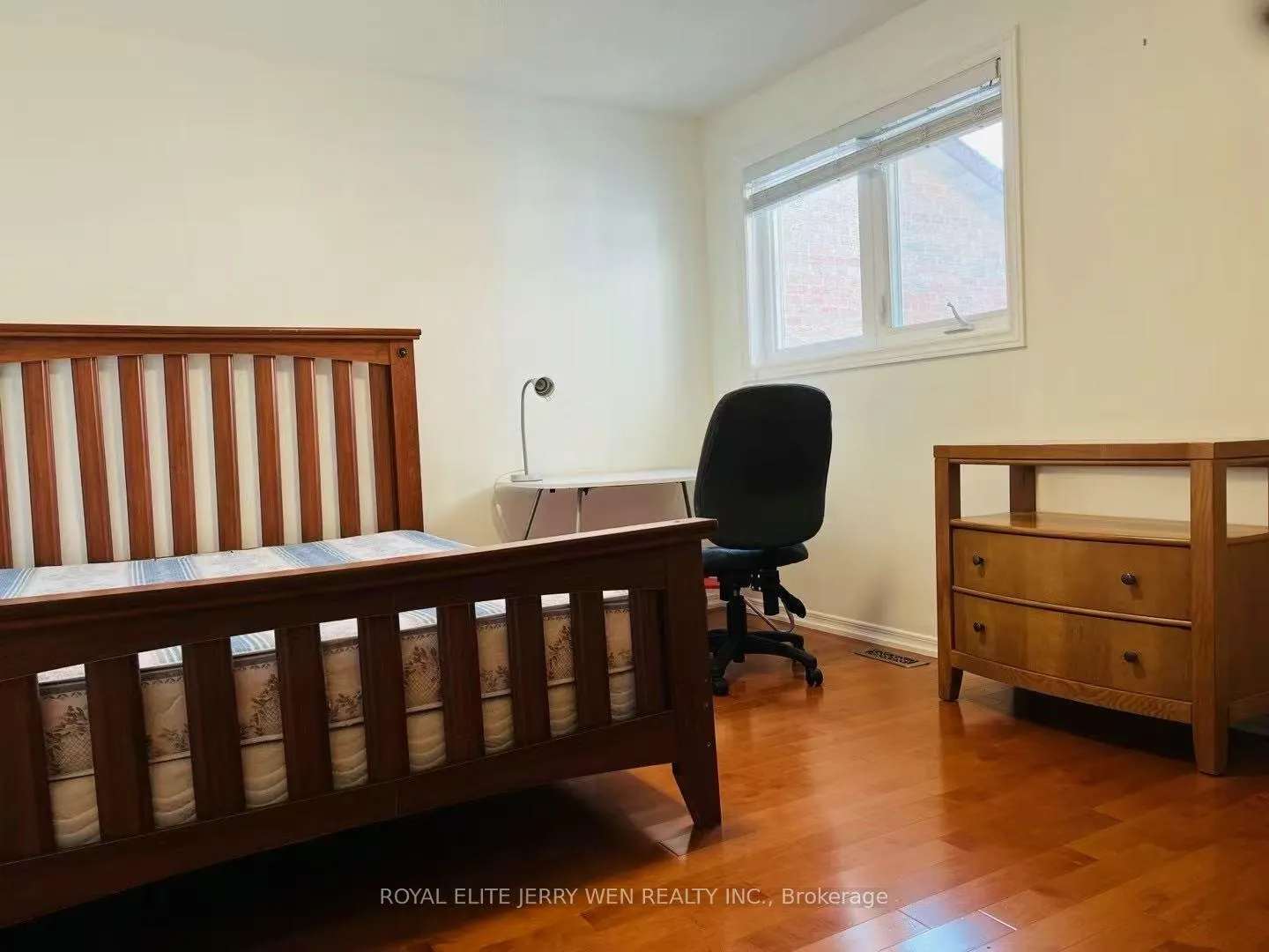 Photo 9 of 155 Green Bush Crescent, Vaughan, Crestwood-Springfarm-Yorkhill — HOMEH