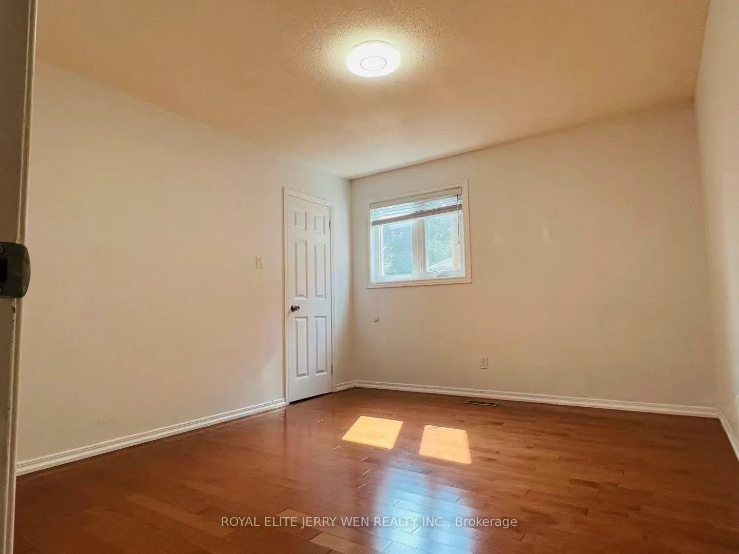 Photo 10 of 155 Green Bush Crescent, Vaughan, Crestwood-Springfarm-Yorkhill — HOMEH